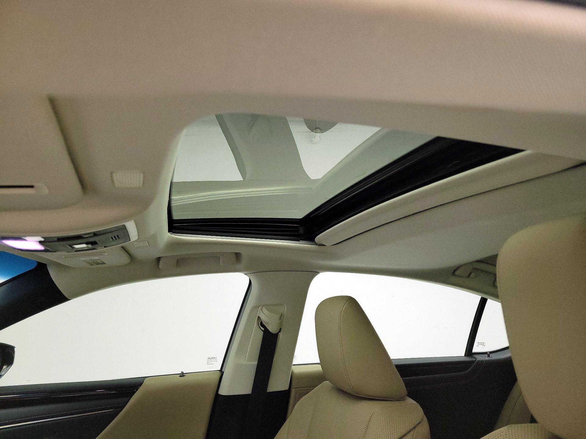 Thumbnail: 2021 Lexus ES - 20