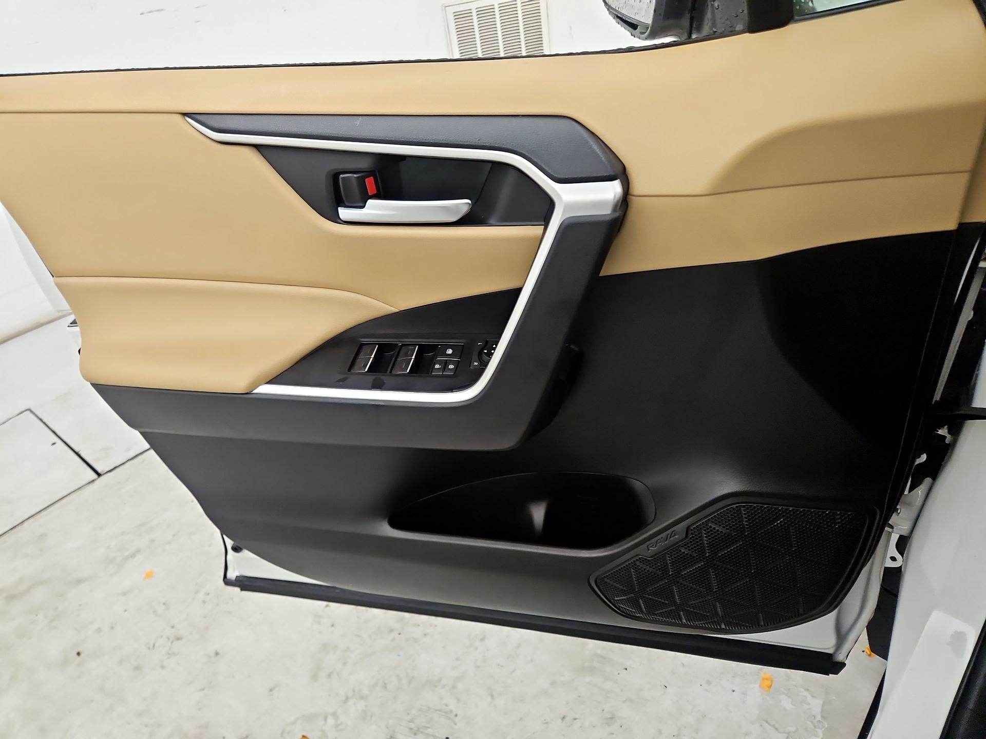 Thumbnail: 2022 Toyota RAV4 - 12