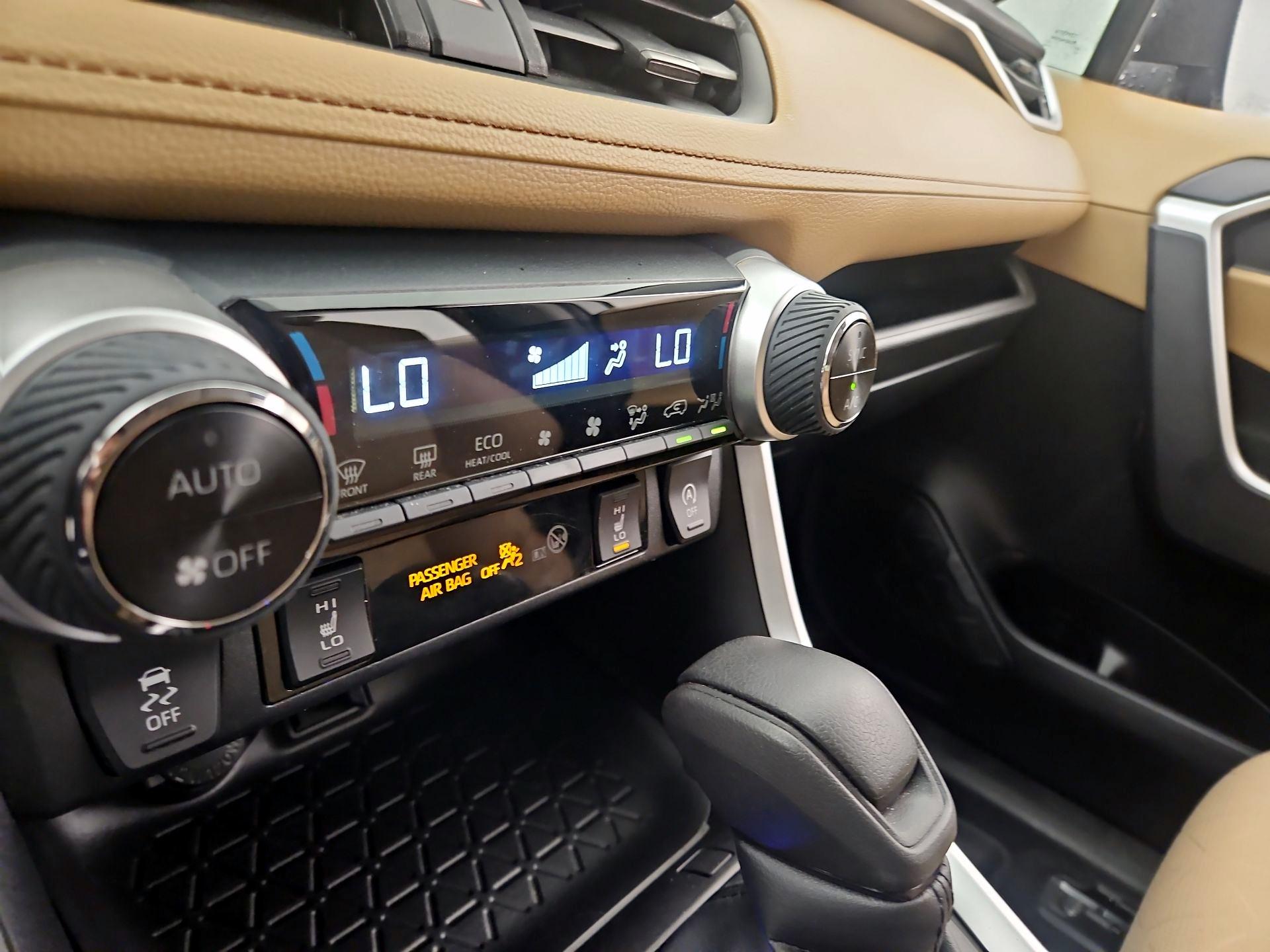 Thumbnail: 2022 Toyota RAV4 - 16