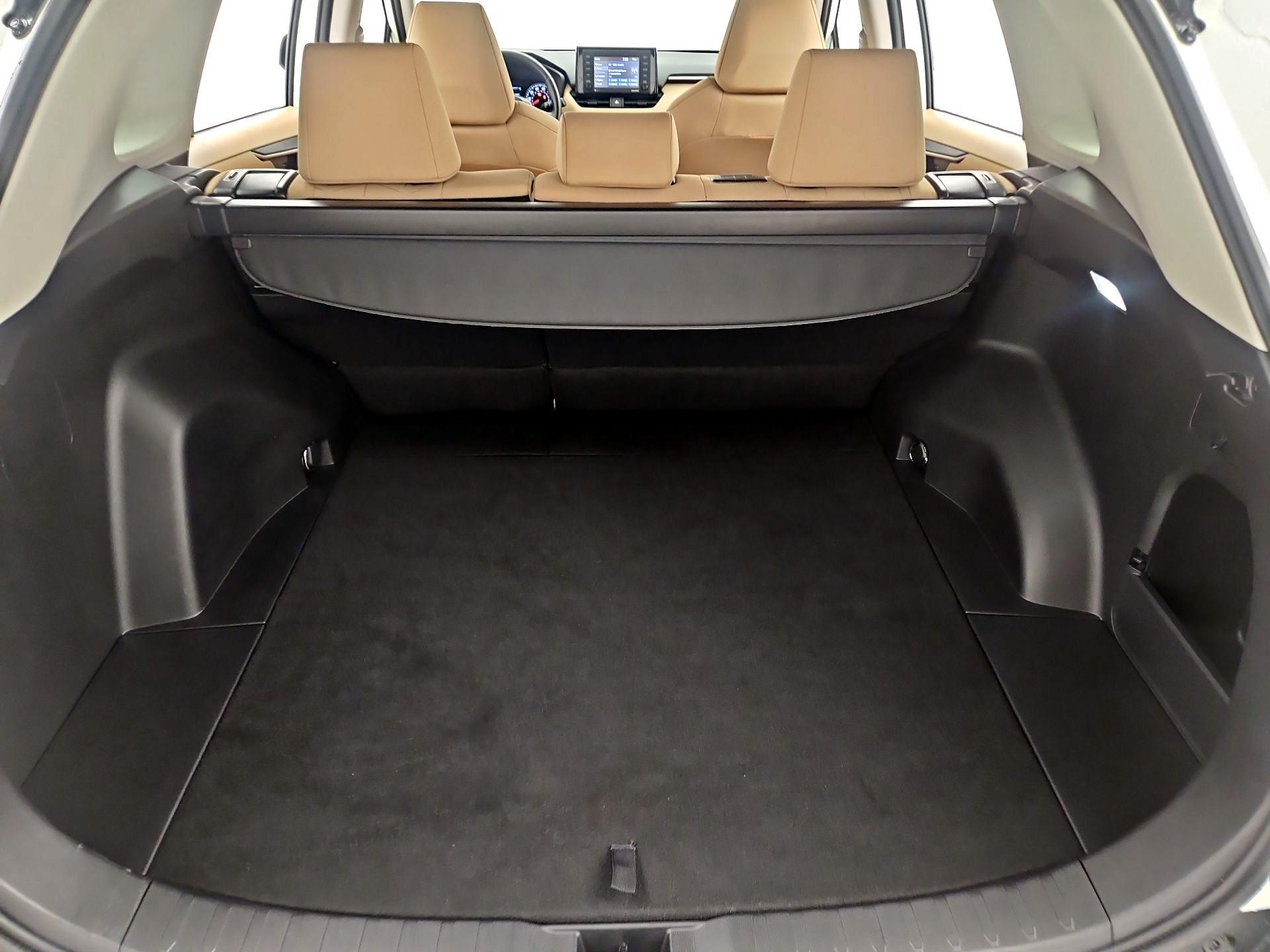 Thumbnail: 2022 Toyota RAV4 - 20