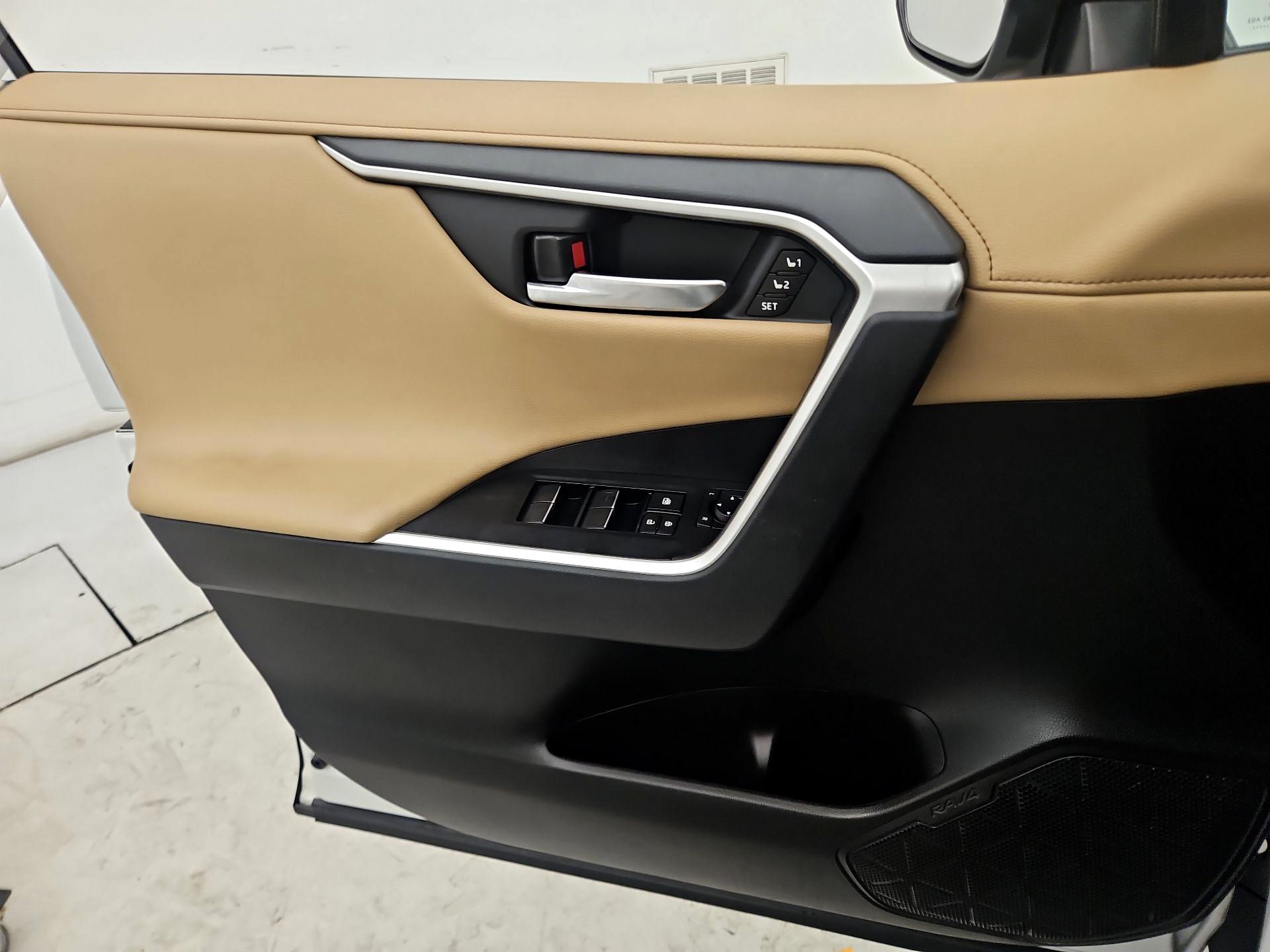 Thumbnail: 2021 Toyota RAV4 - 12