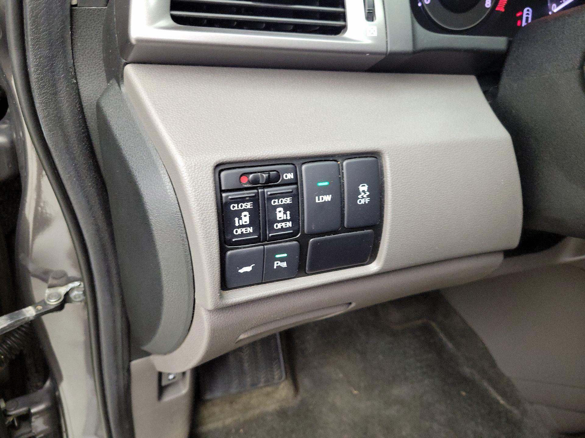 Thumbnail: 2014 Honda Odyssey - 13