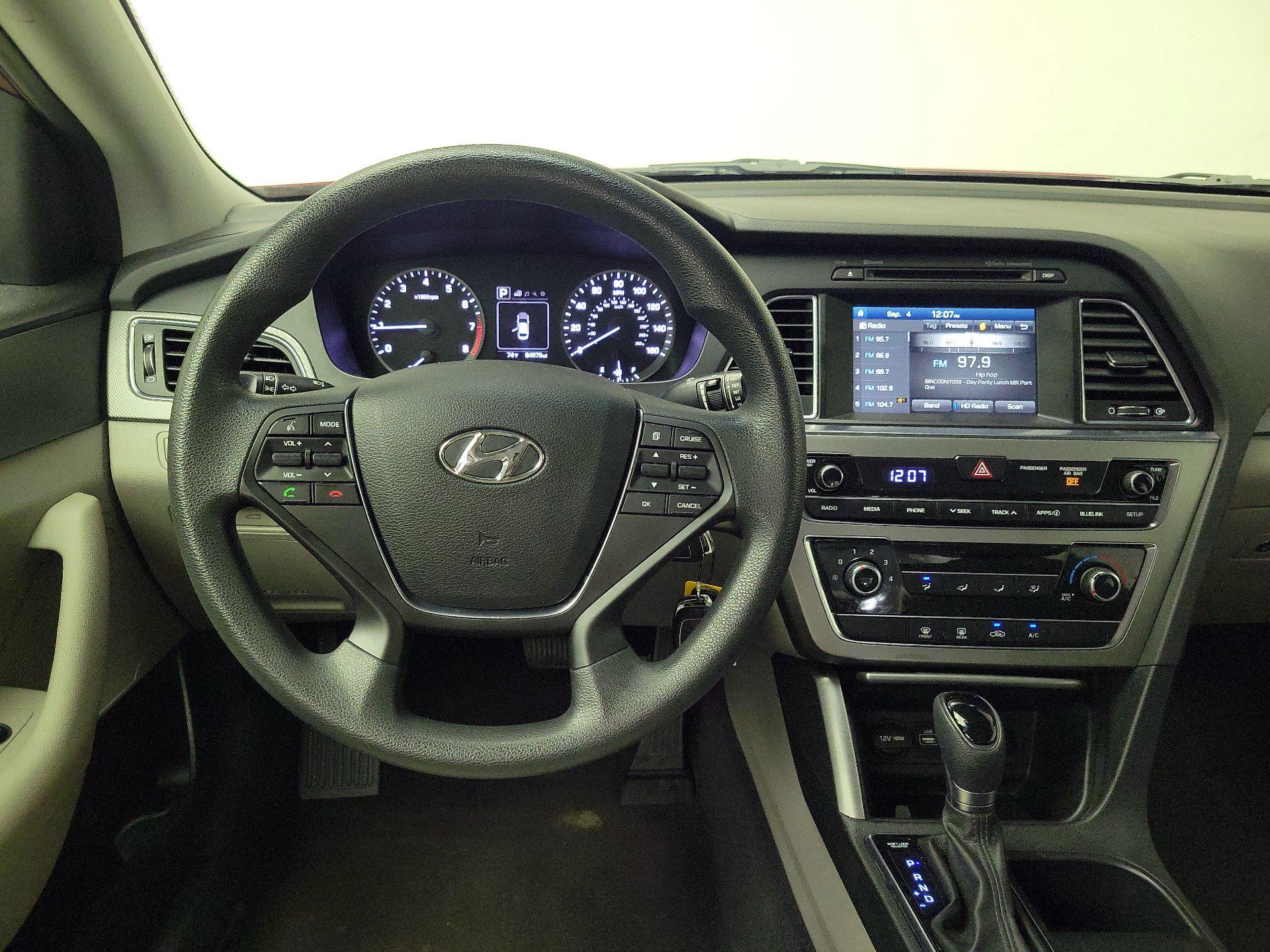 Thumbnail: 2016 Hyundai Sonata - 10