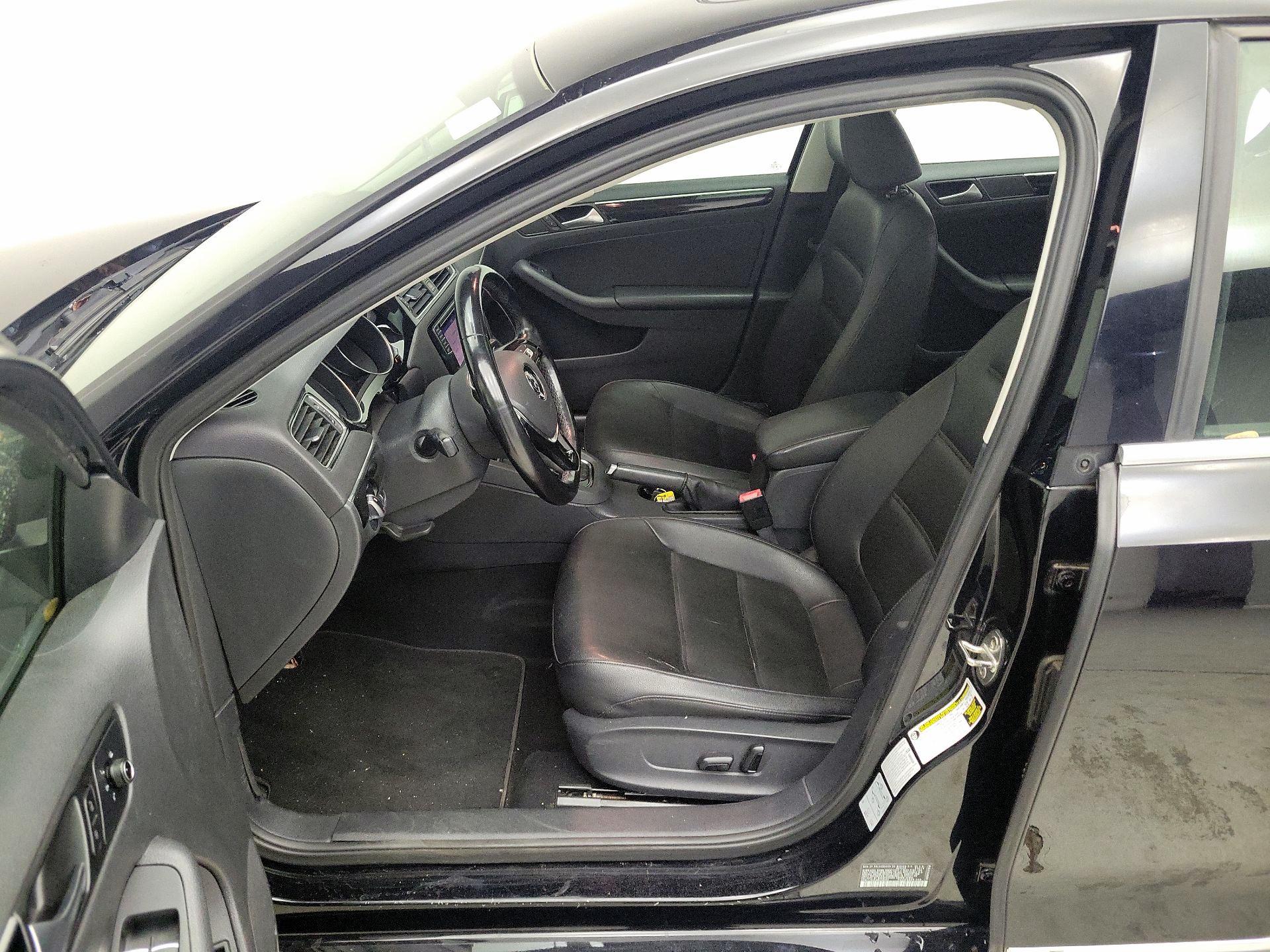 Thumbnail: 2017 Volkswagen Jetta - 11