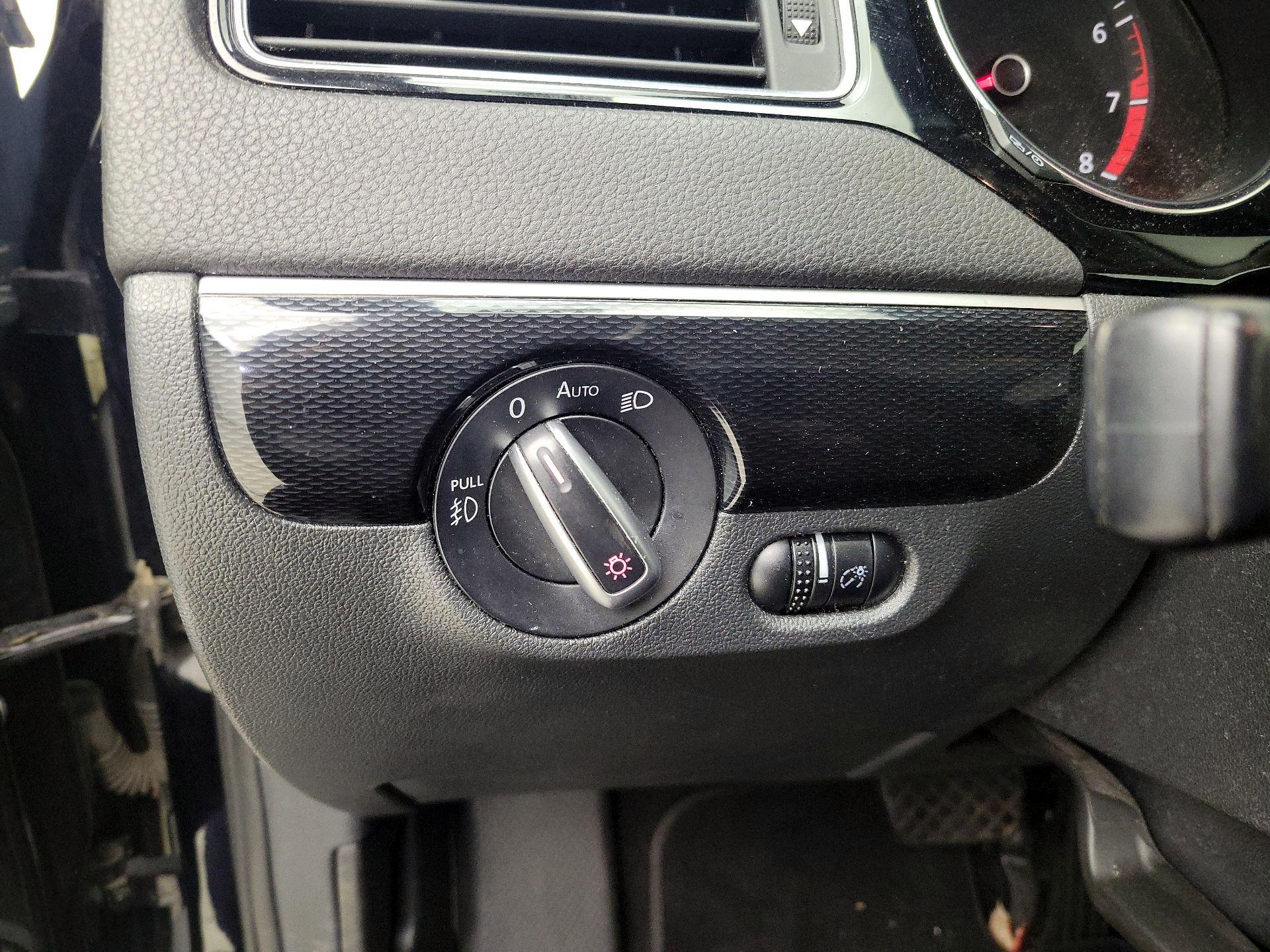 Thumbnail: 2017 Volkswagen Jetta - 13