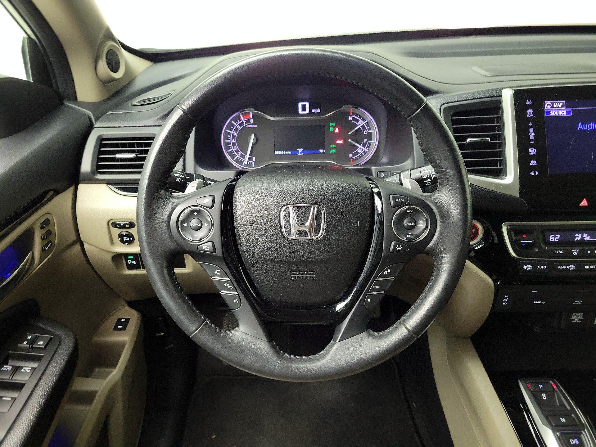 Thumbnail: 2017 Honda Pilot - 10