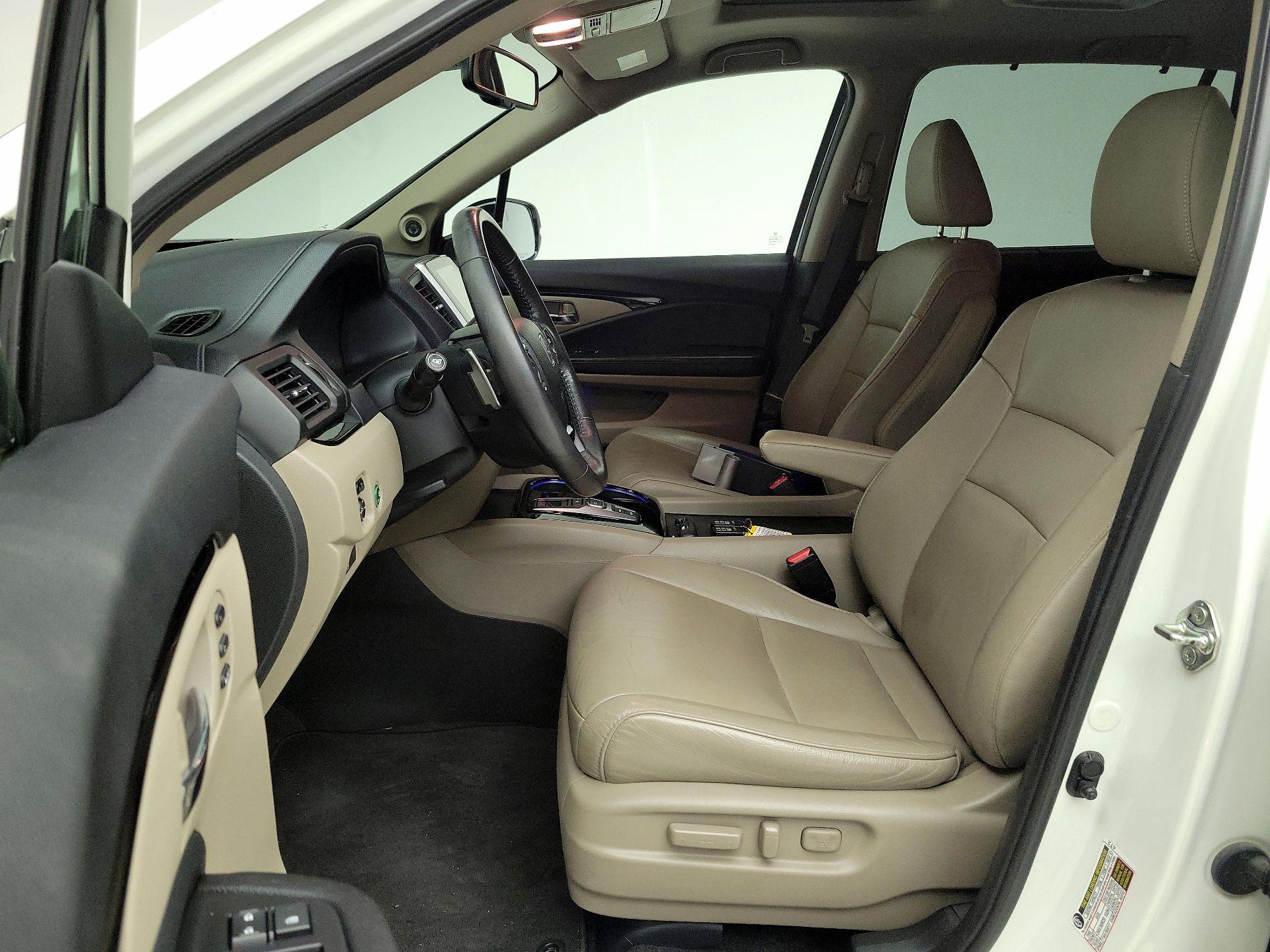 Thumbnail: 2017 Honda Pilot - 11
