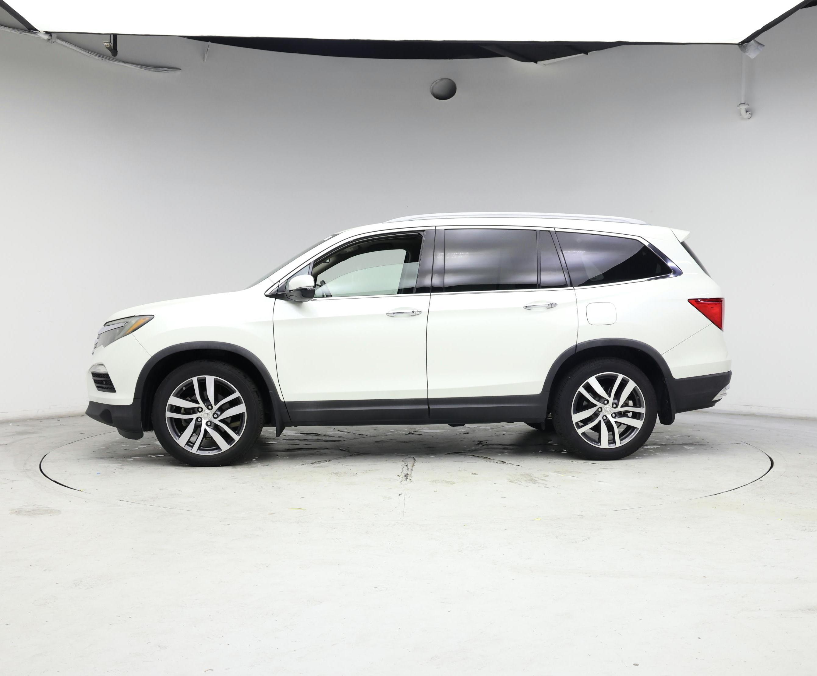 Thumbnail: 2017 Honda Pilot - 3