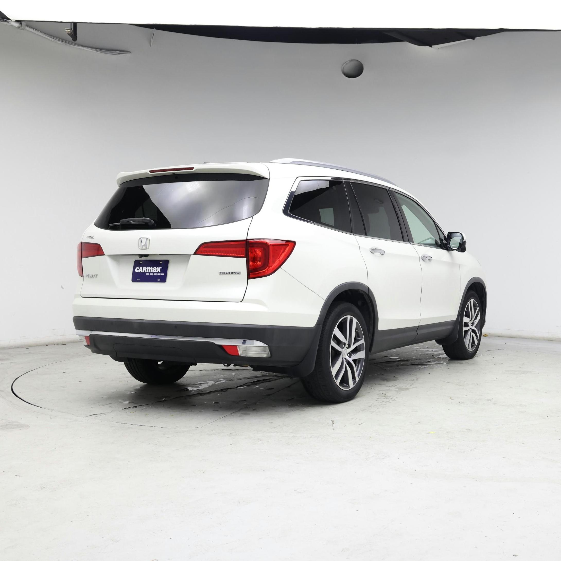 Thumbnail: 2017 Honda Pilot - 8