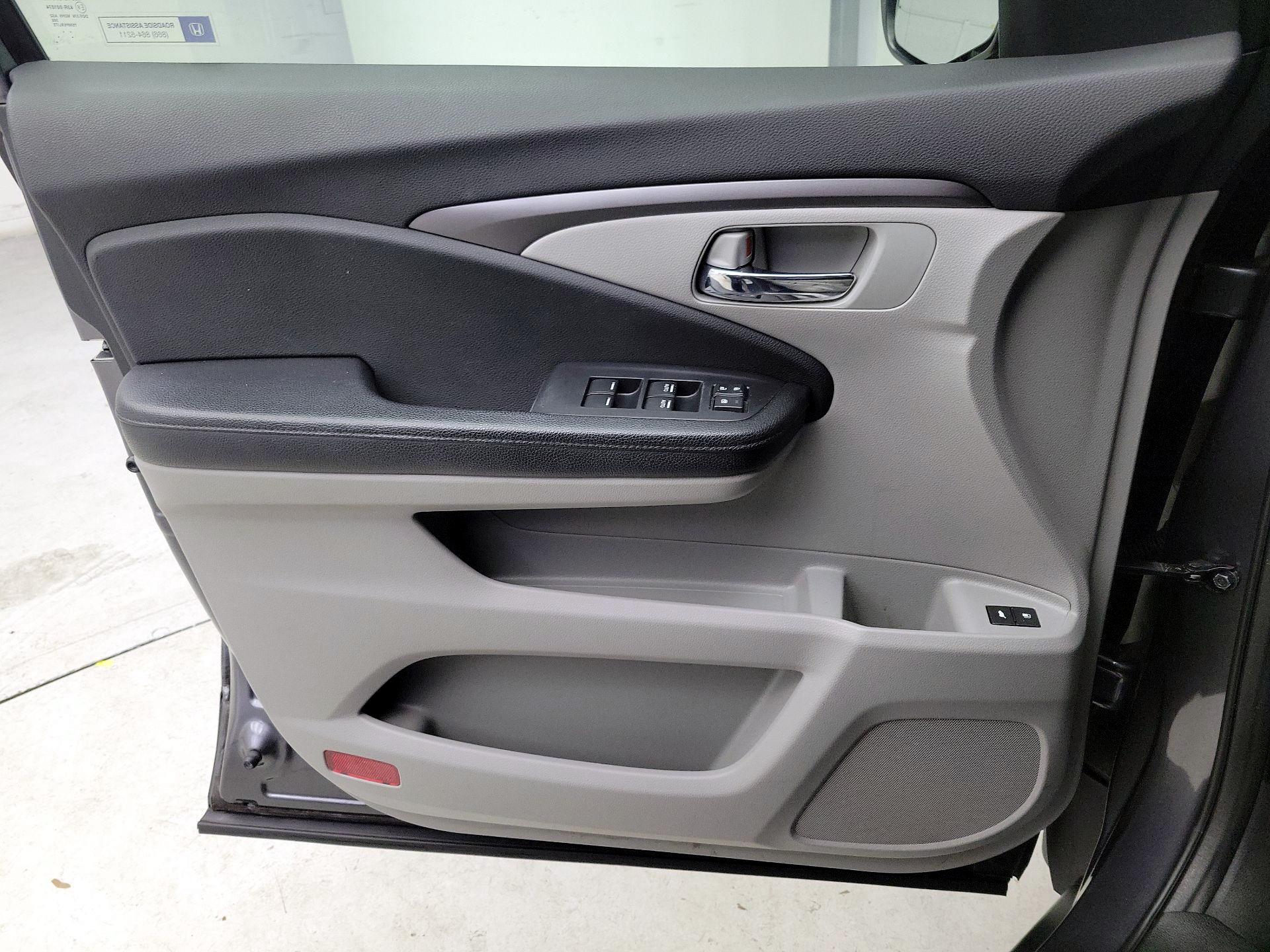 Thumbnail: 2016 Honda Pilot - 12