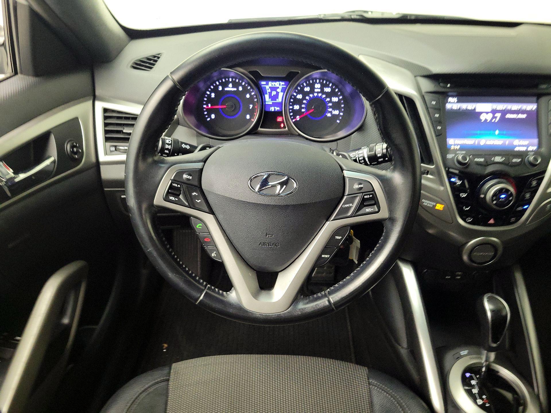 Thumbnail: 2016 Hyundai Veloster - 10