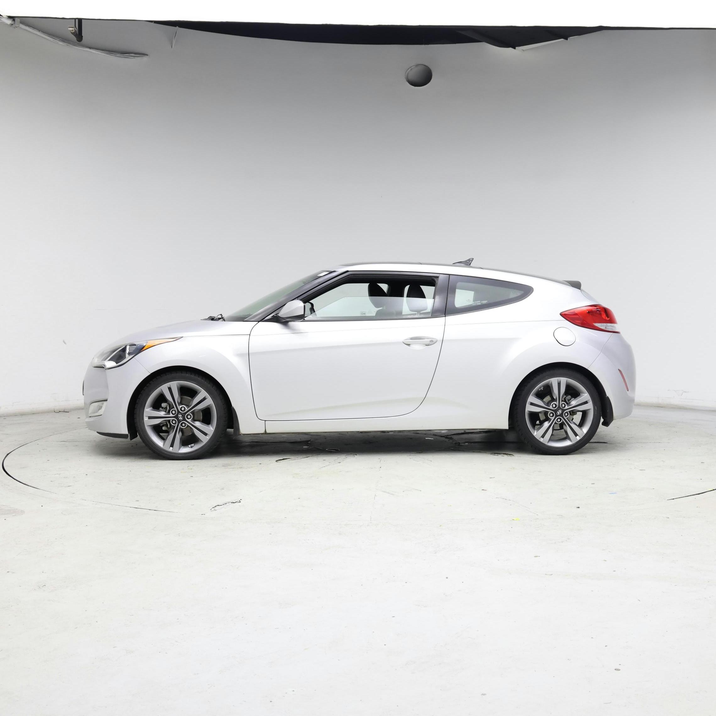 Thumbnail: 2016 Hyundai Veloster - 3