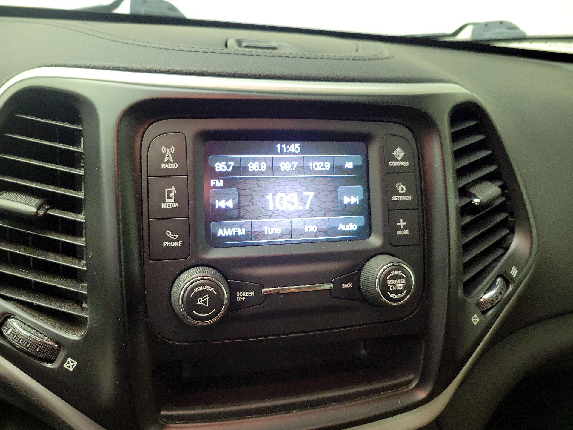 Thumbnail: 2017 Jeep Cherokee - 15