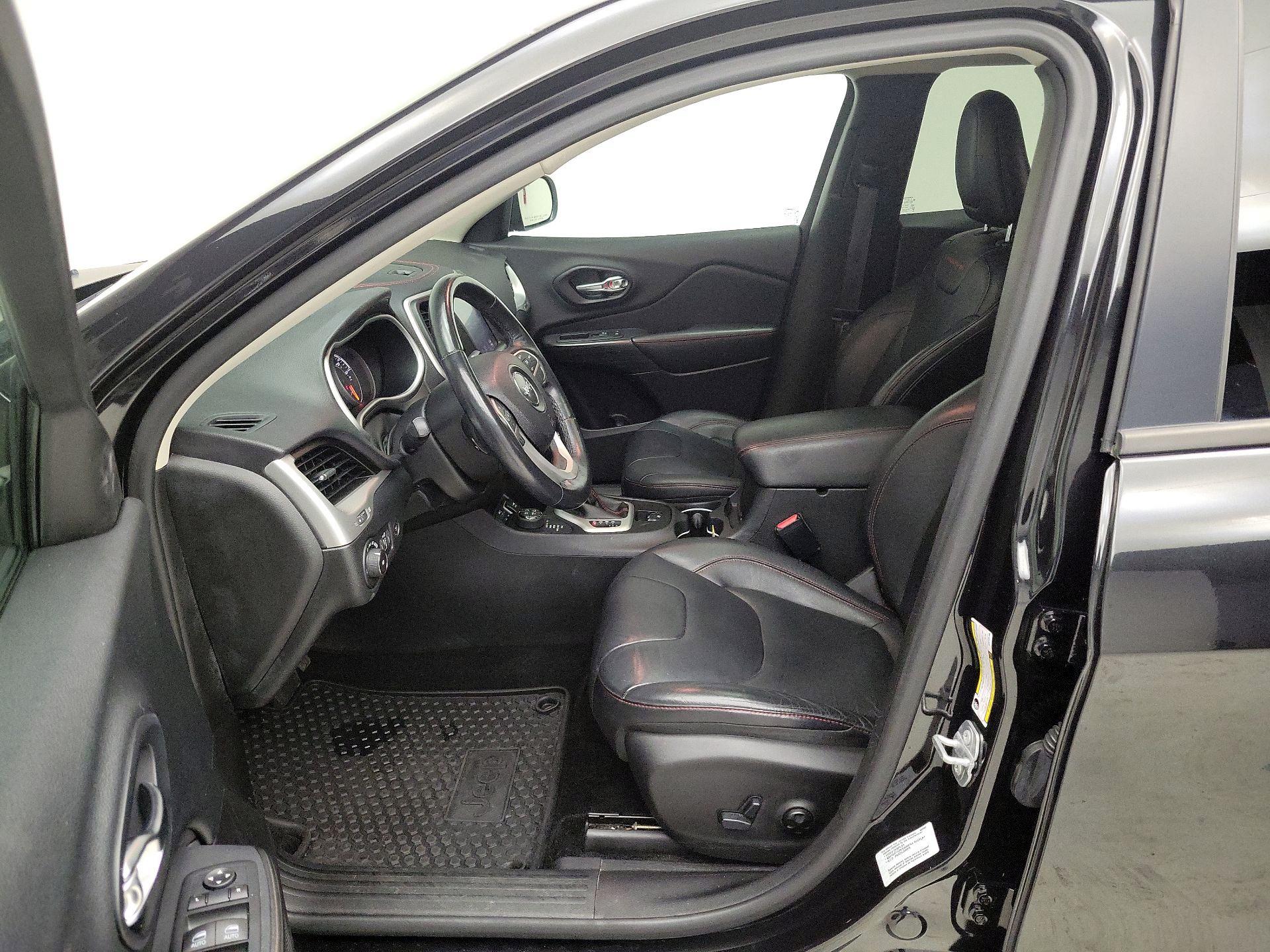 Thumbnail: 2016 Jeep Cherokee - 11