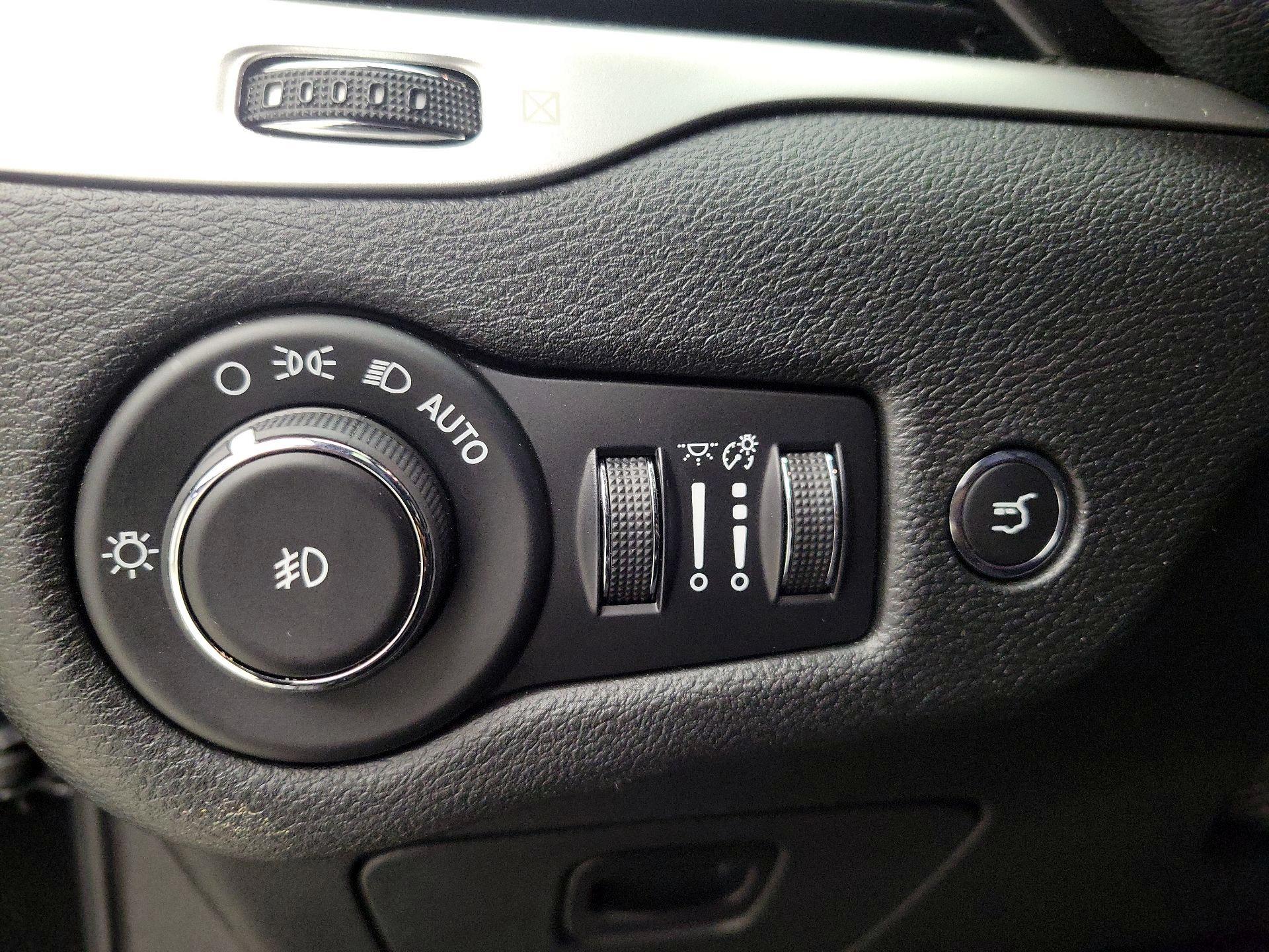 Thumbnail: 2016 Jeep Cherokee - 13