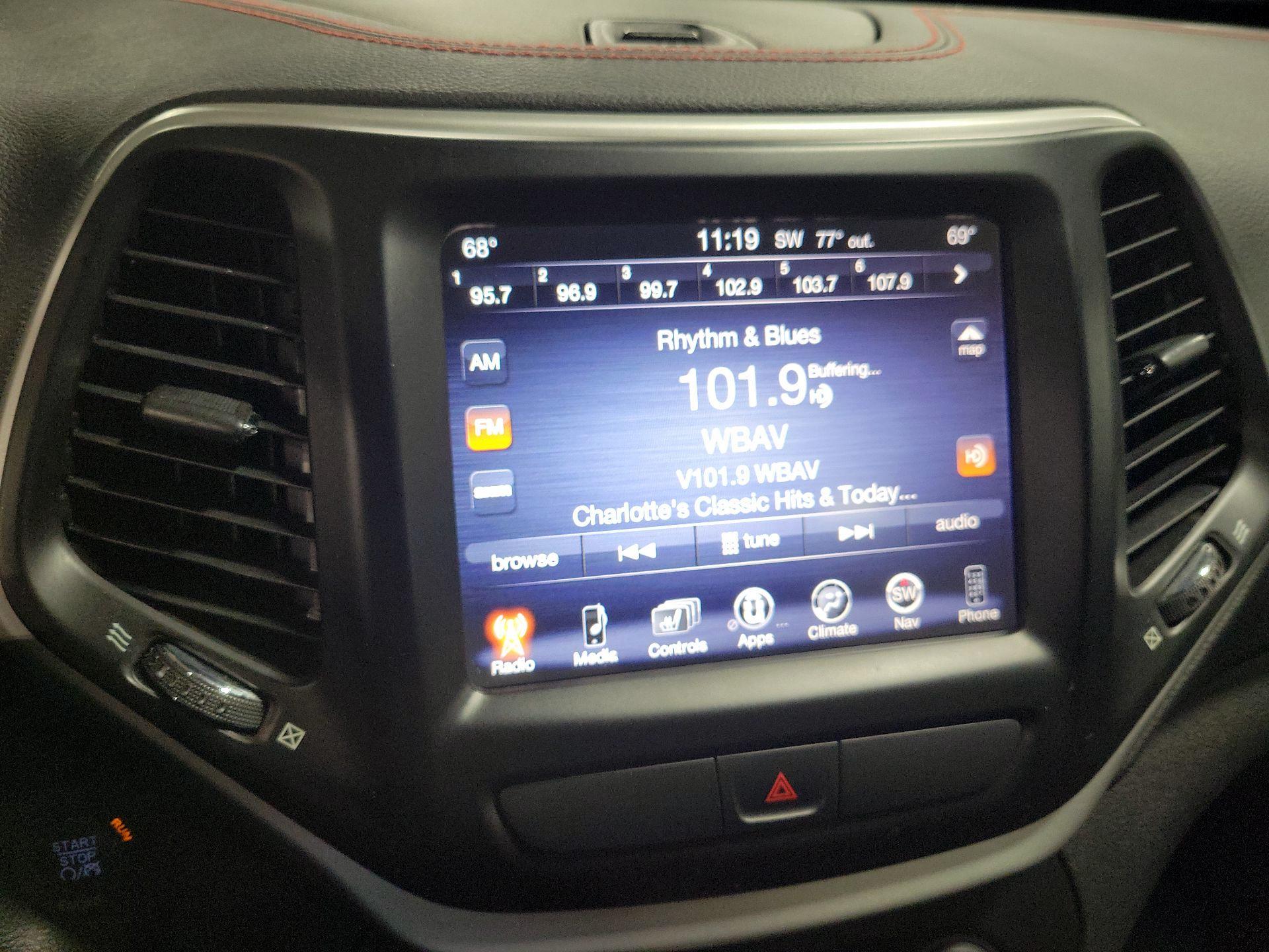 Thumbnail: 2016 Jeep Cherokee - 16