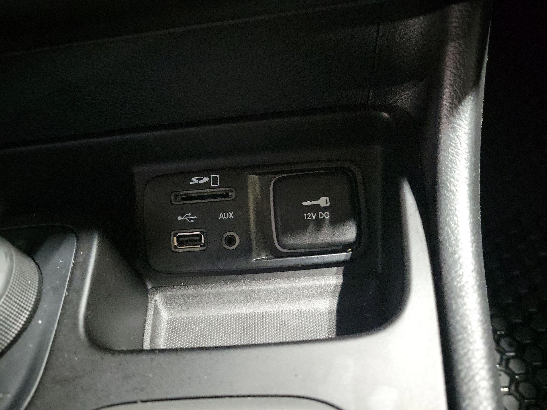 Thumbnail: 2016 Jeep Cherokee - 19