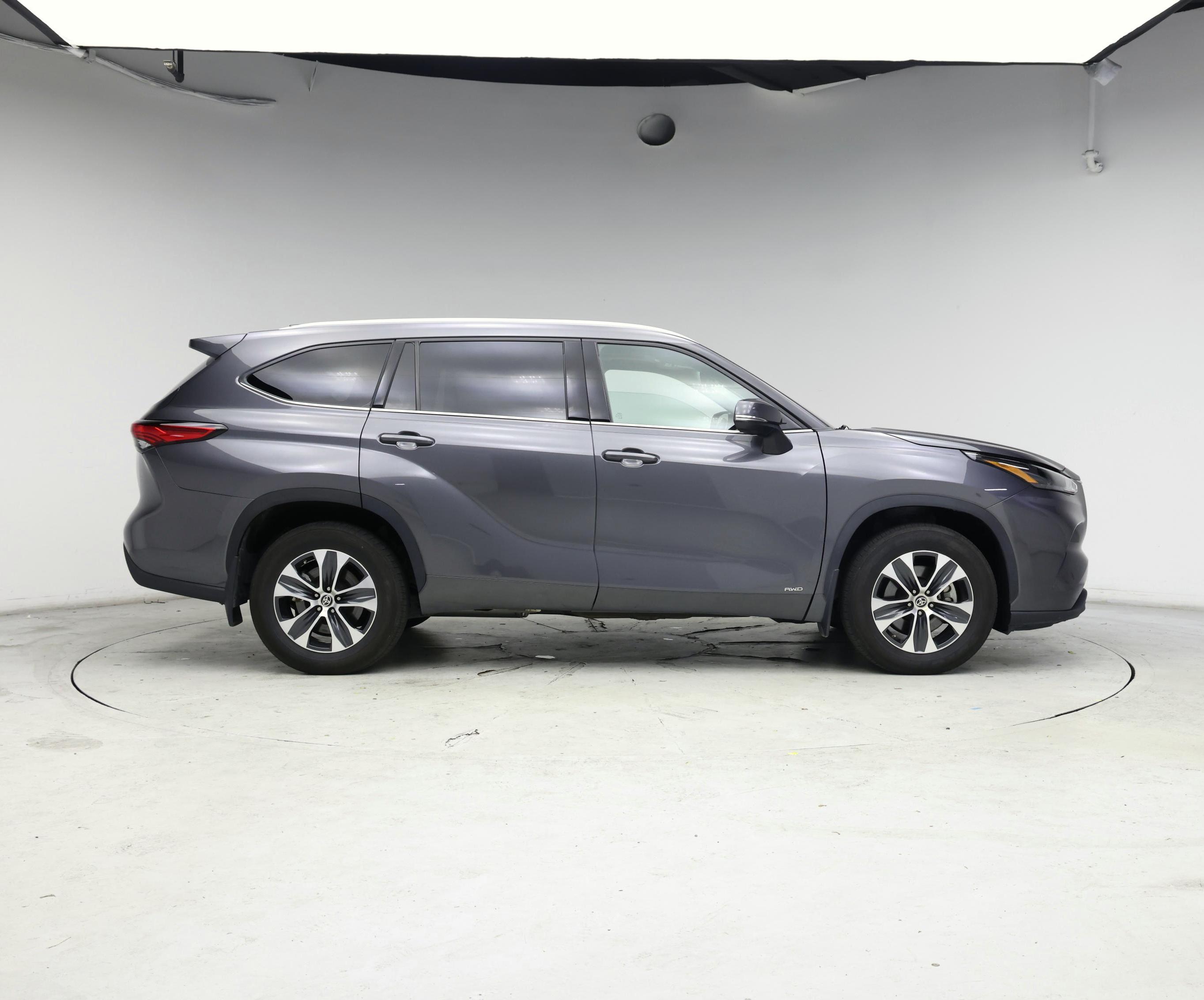 Thumbnail: 2022 Toyota Highlander - 7