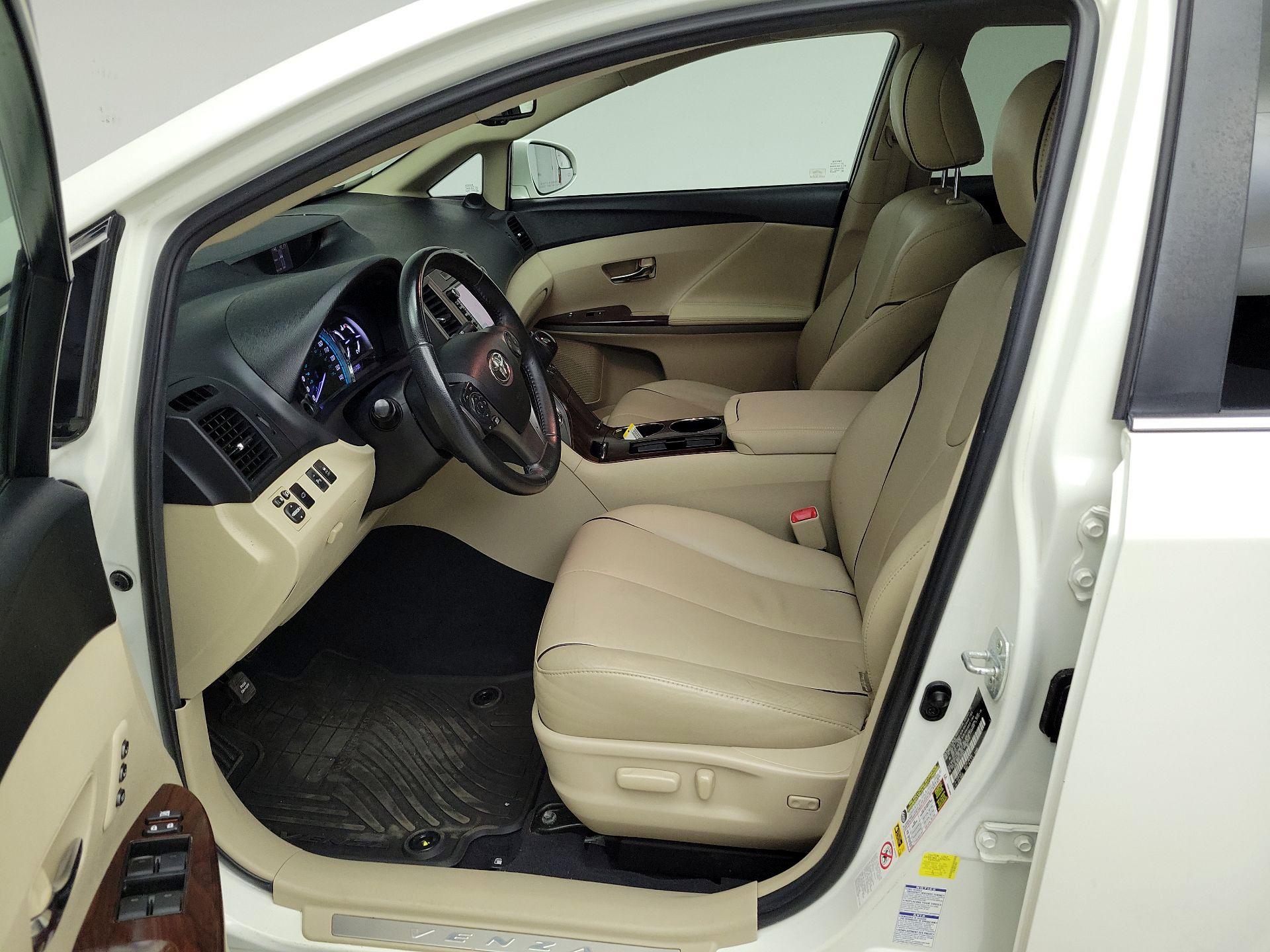 Thumbnail: 2014 Toyota Venza - 11