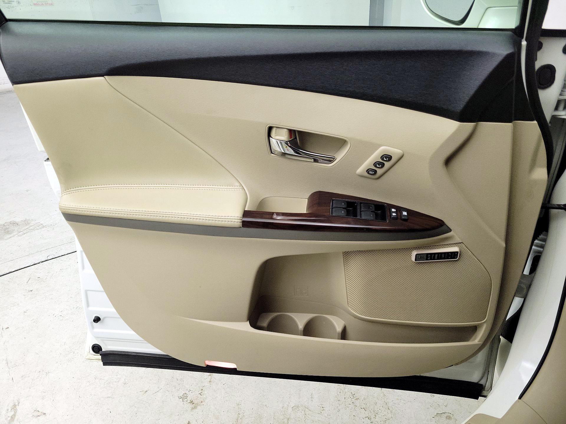 Thumbnail: 2014 Toyota Venza - 12