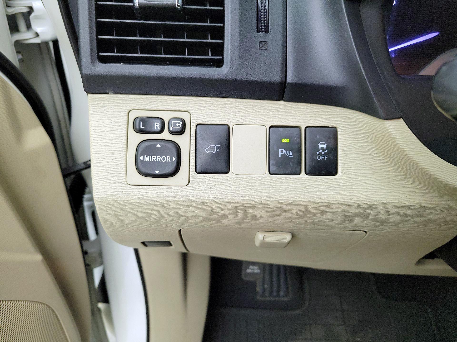 Thumbnail: 2014 Toyota Venza - 13