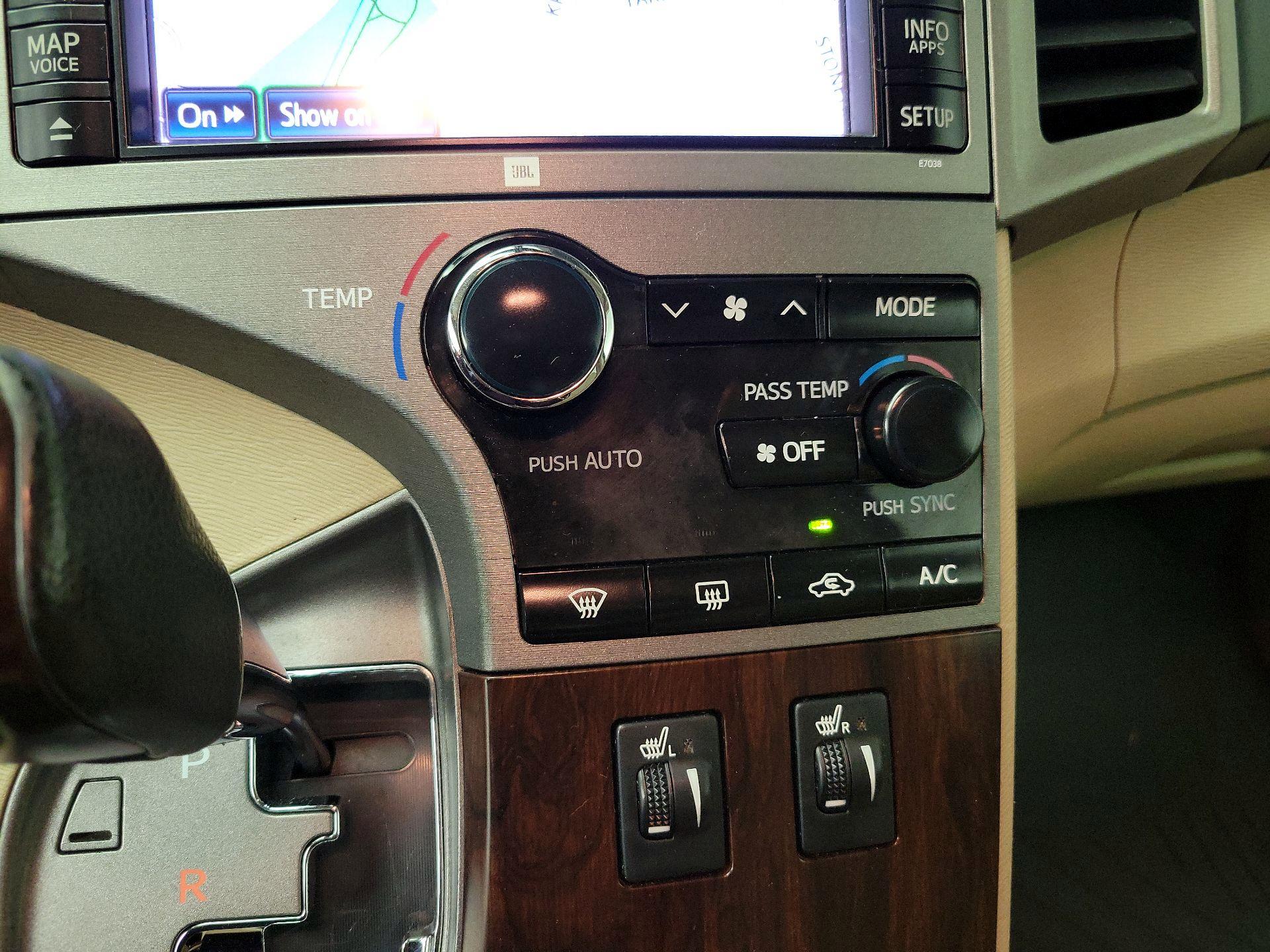 Thumbnail: 2014 Toyota Venza - 17
