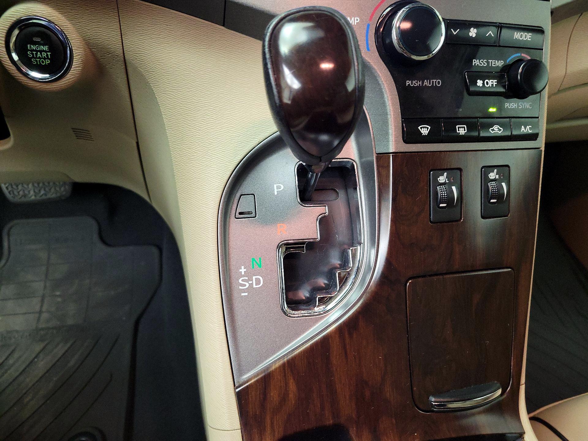 Thumbnail: 2014 Toyota Venza - 18