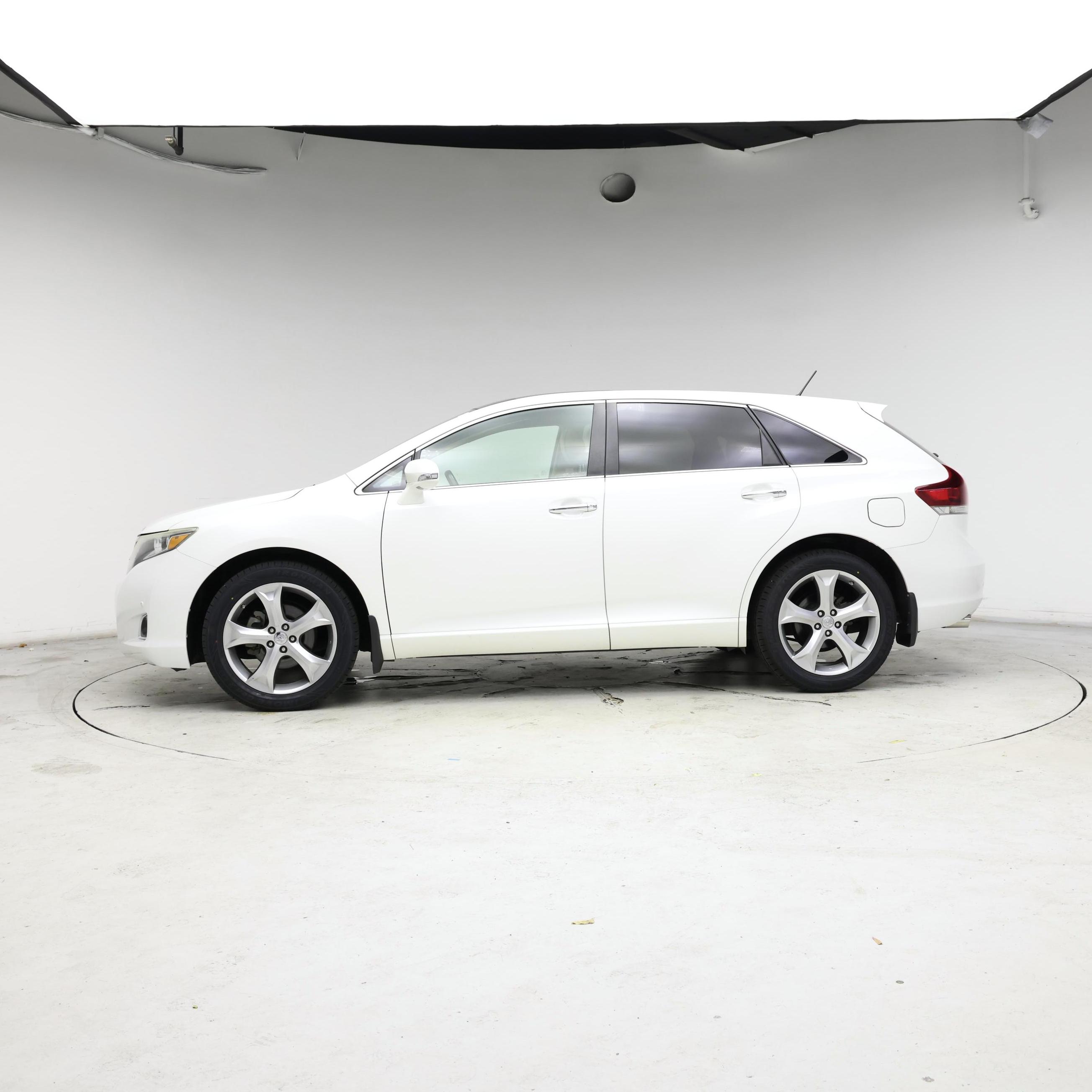 Thumbnail: 2014 Toyota Venza - 3