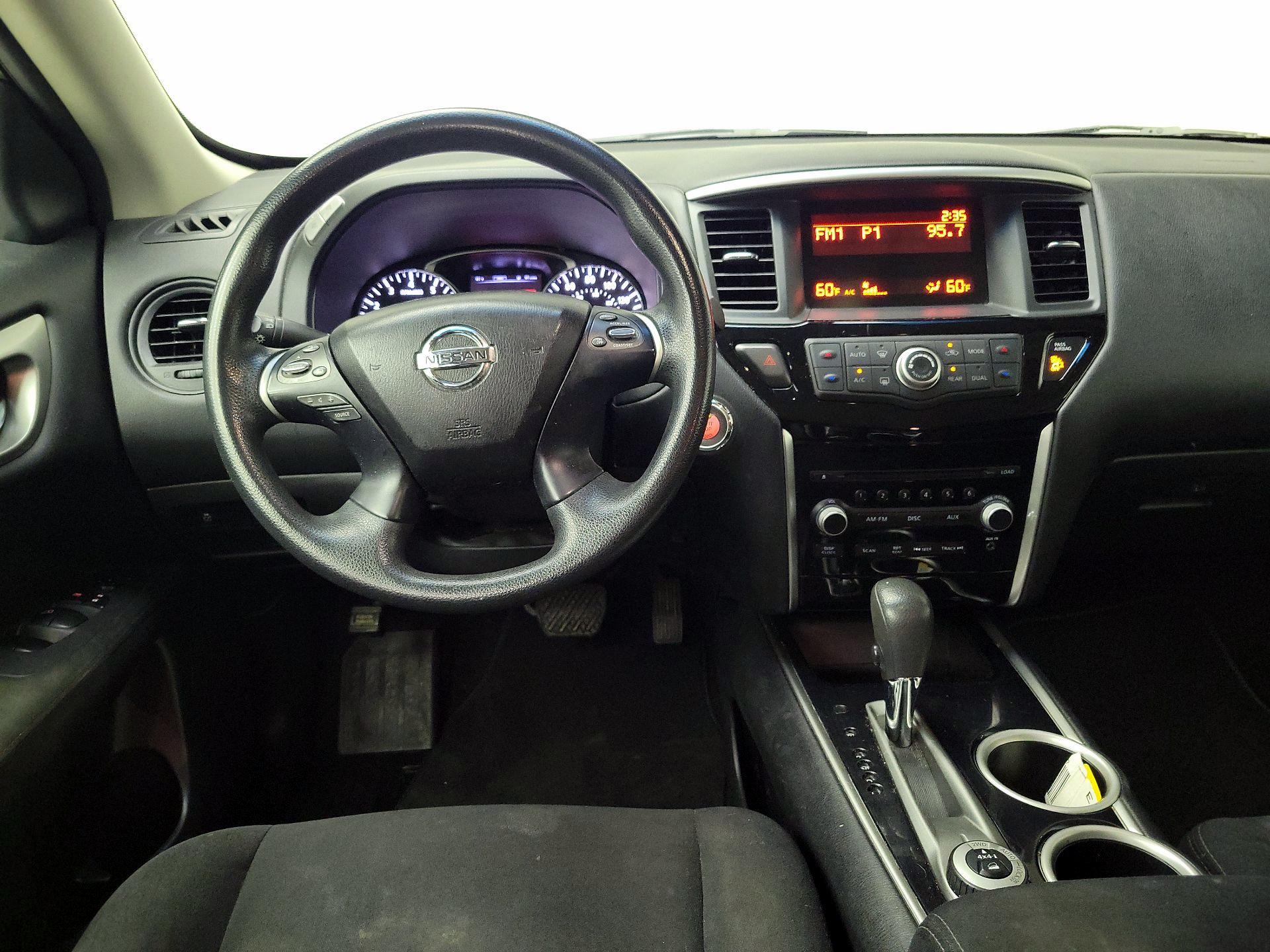 Thumbnail: 2015 Nissan Pathfinder - 10
