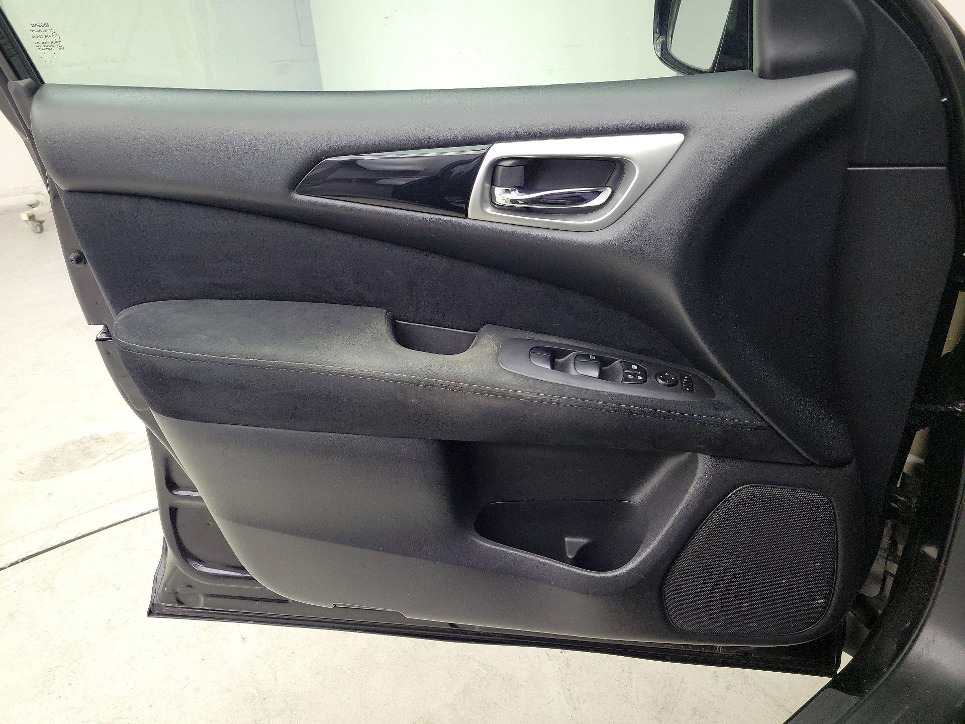 Thumbnail: 2015 Nissan Pathfinder - 12