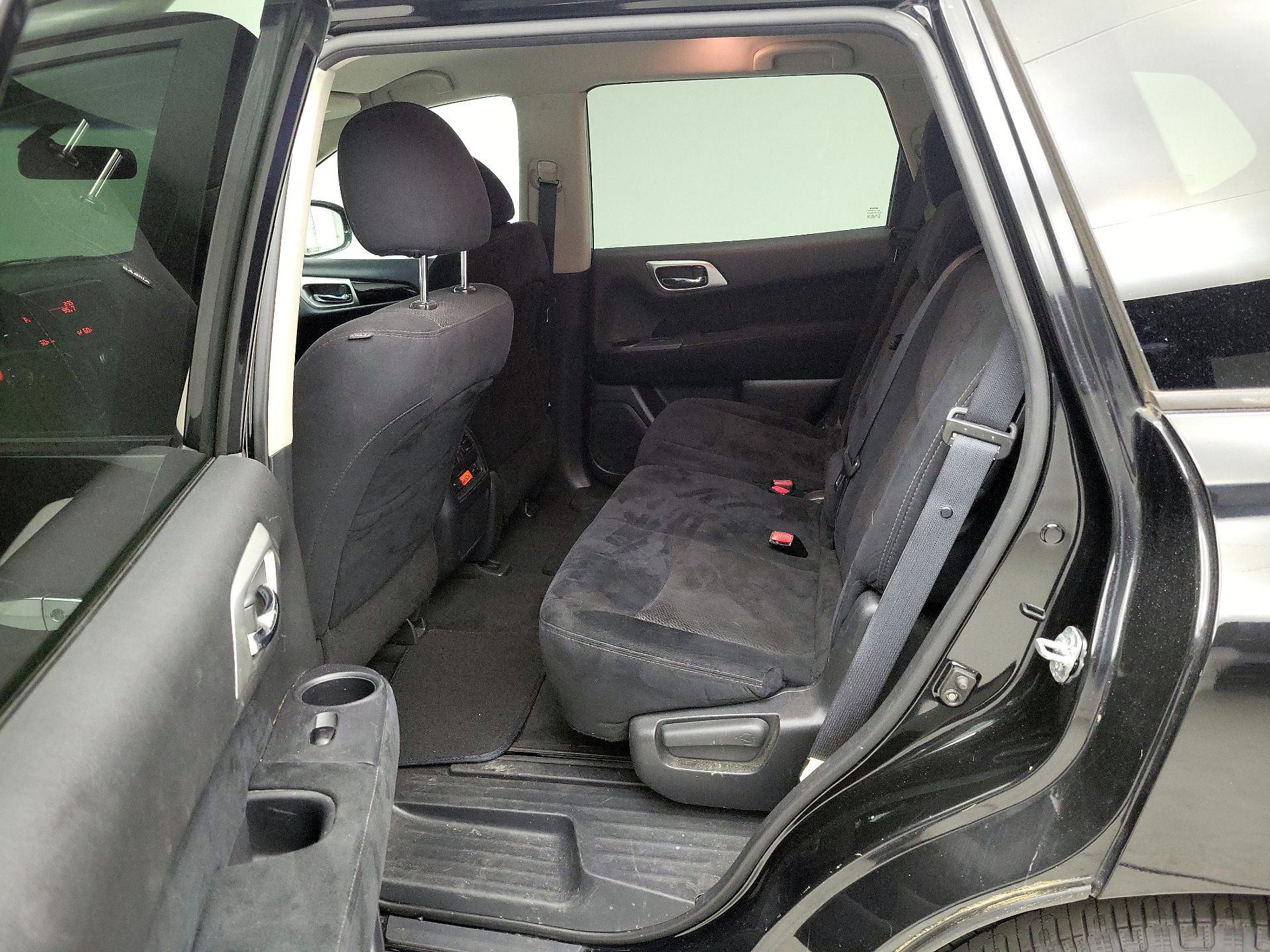Thumbnail: 2015 Nissan Pathfinder - 18