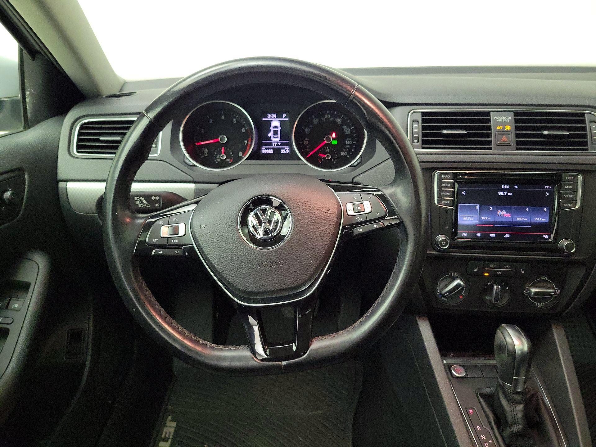Thumbnail: 2017 Volkswagen Jetta - 10