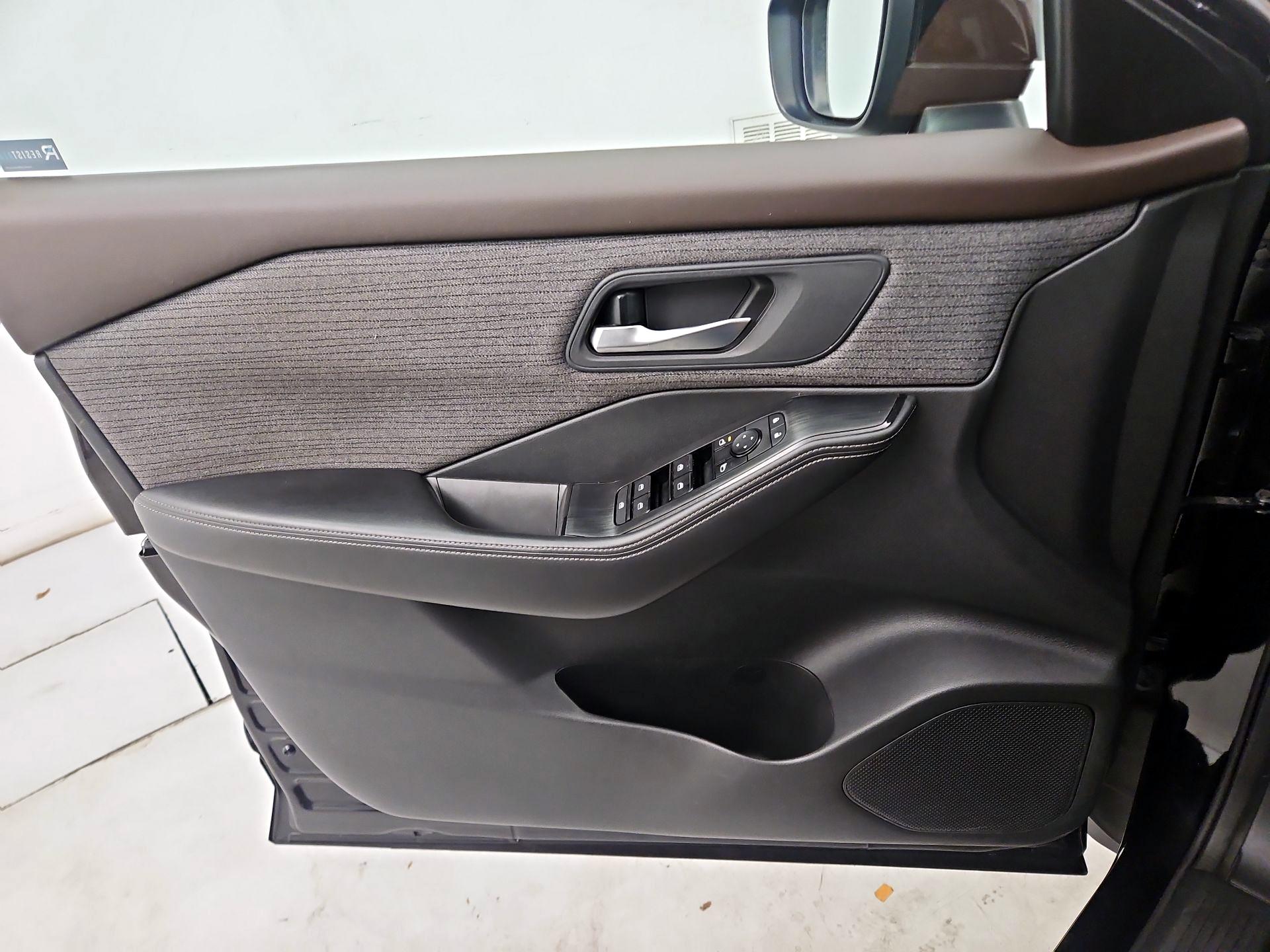 Thumbnail: 2021 Nissan Rogue - 12
