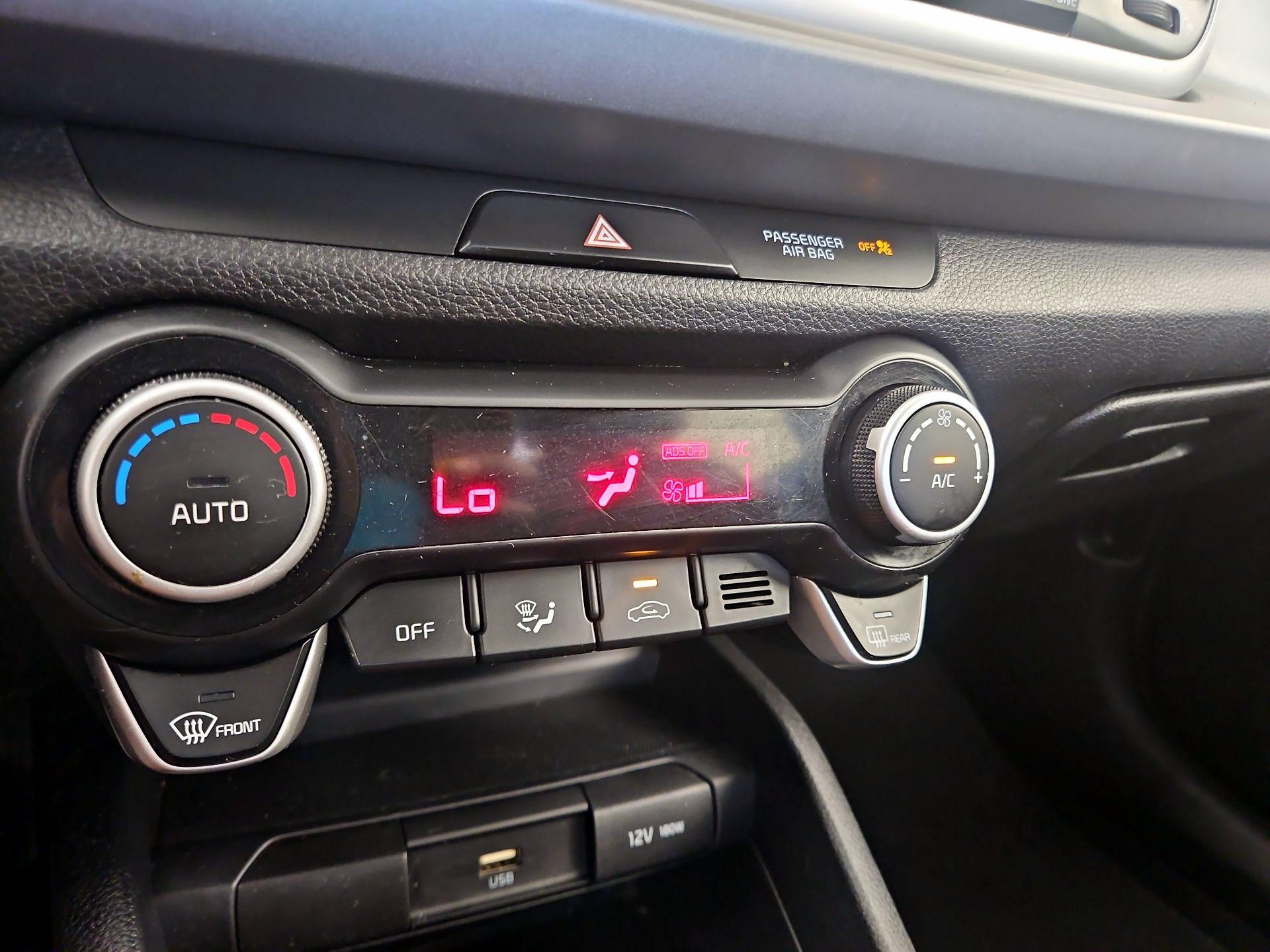 Thumbnail: 2023 Kia Rio - 16