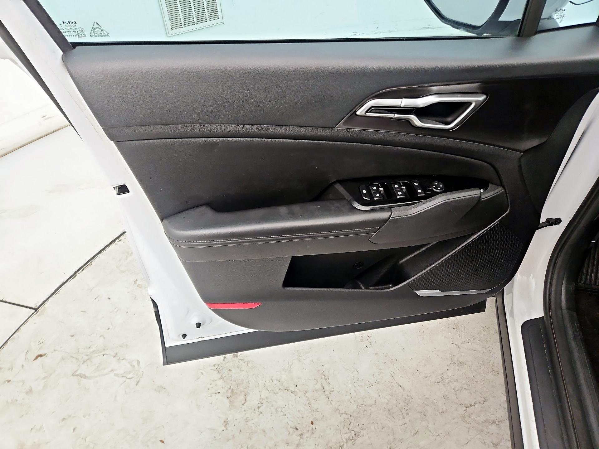 Thumbnail: 2023 Kia Sportage - 12