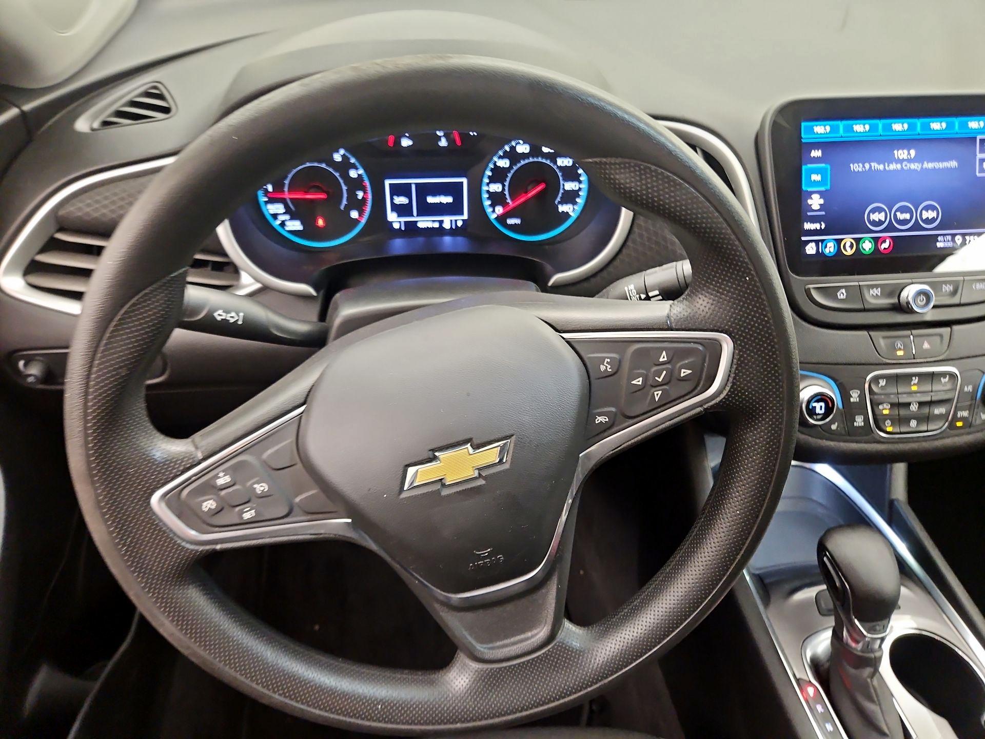 Thumbnail: 2022 Chevrolet Malibu - 10