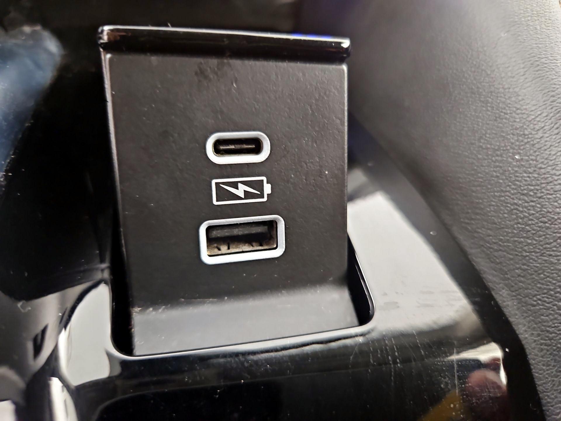 Thumbnail: 2022 Acura MDX - 19