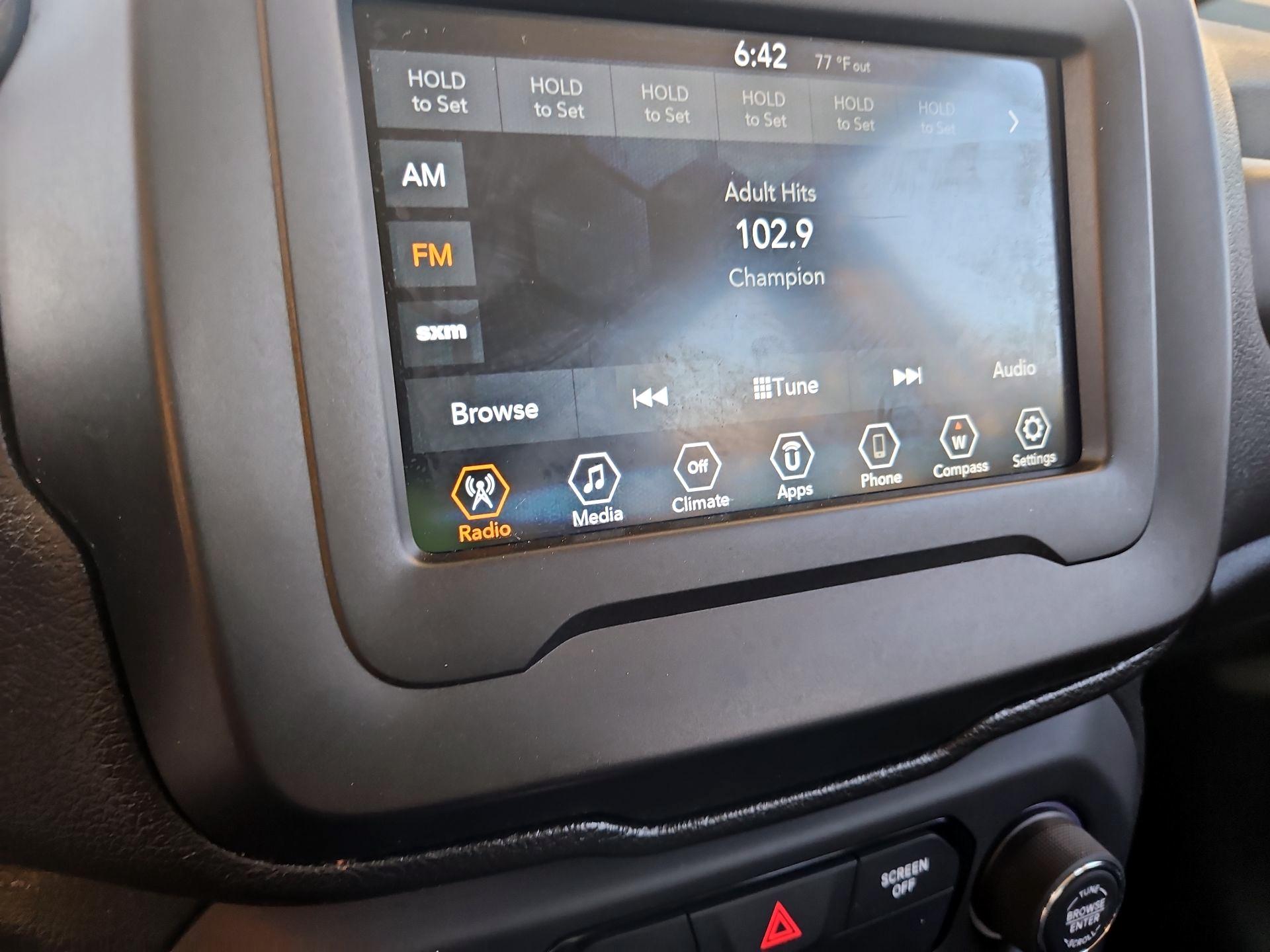 Thumbnail: 2020 Jeep Renegade - 15