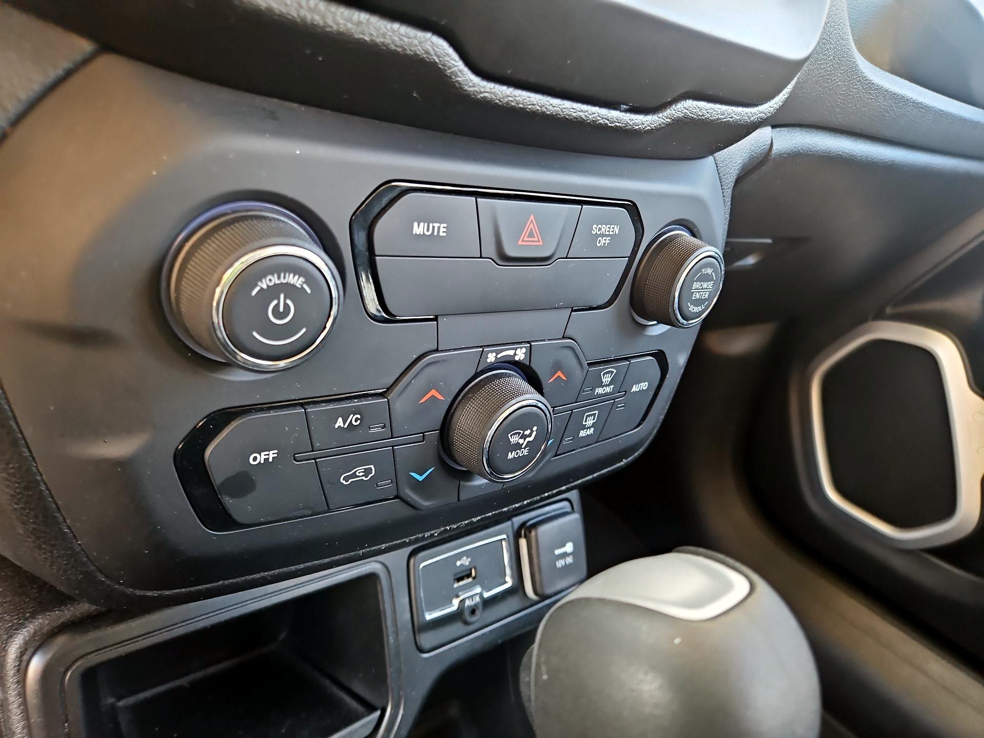 Thumbnail: 2020 Jeep Renegade - 16