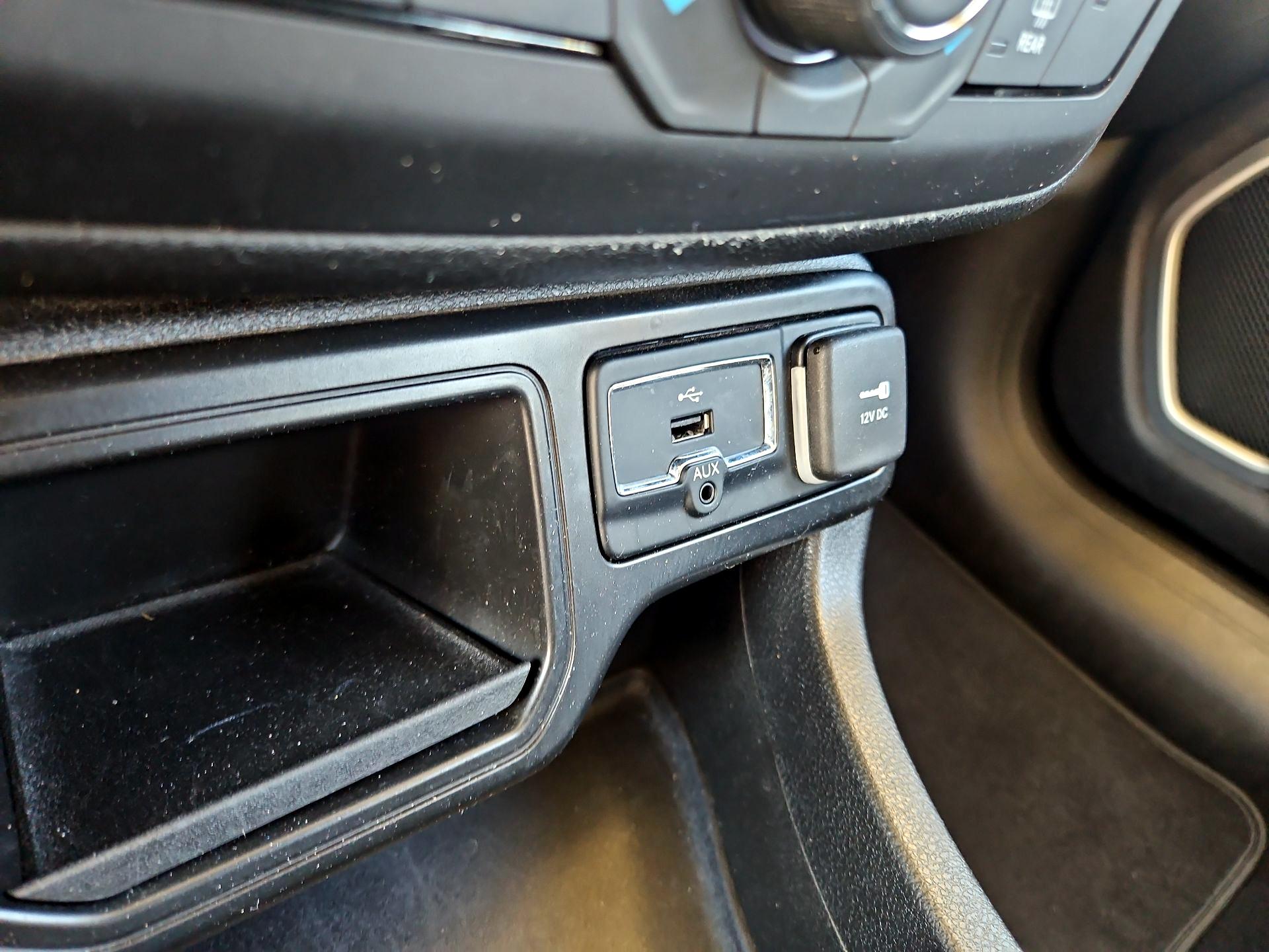 Thumbnail: 2020 Jeep Renegade - 18