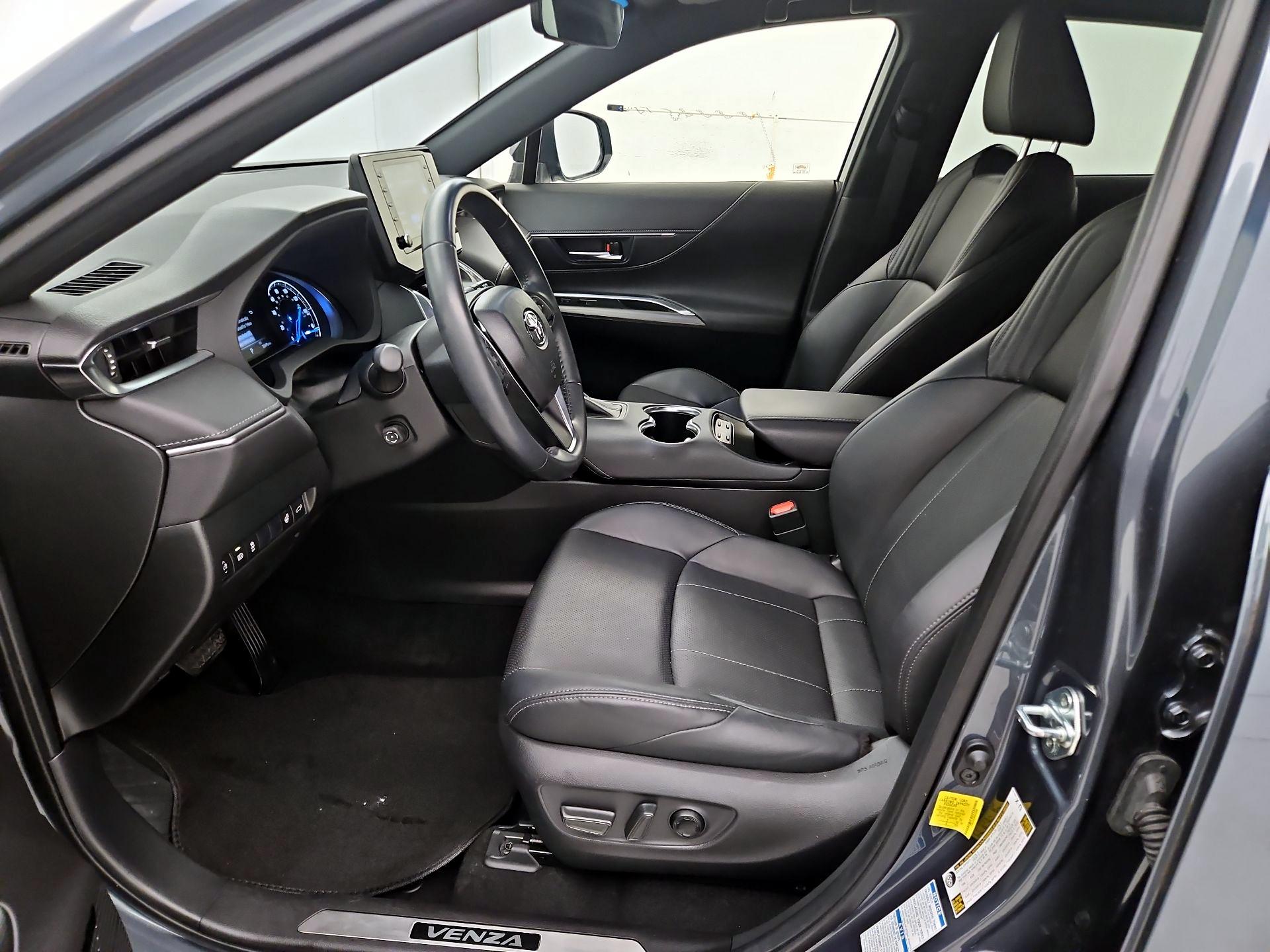 Thumbnail: 2021 Toyota Venza - 11