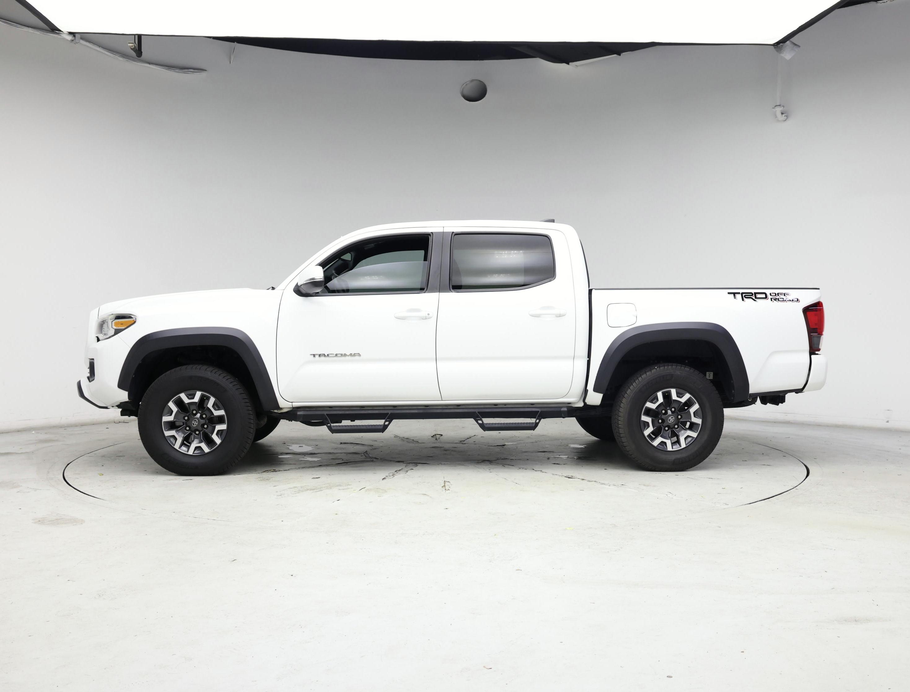 Thumbnail: 2019 Toyota Tacoma - 3