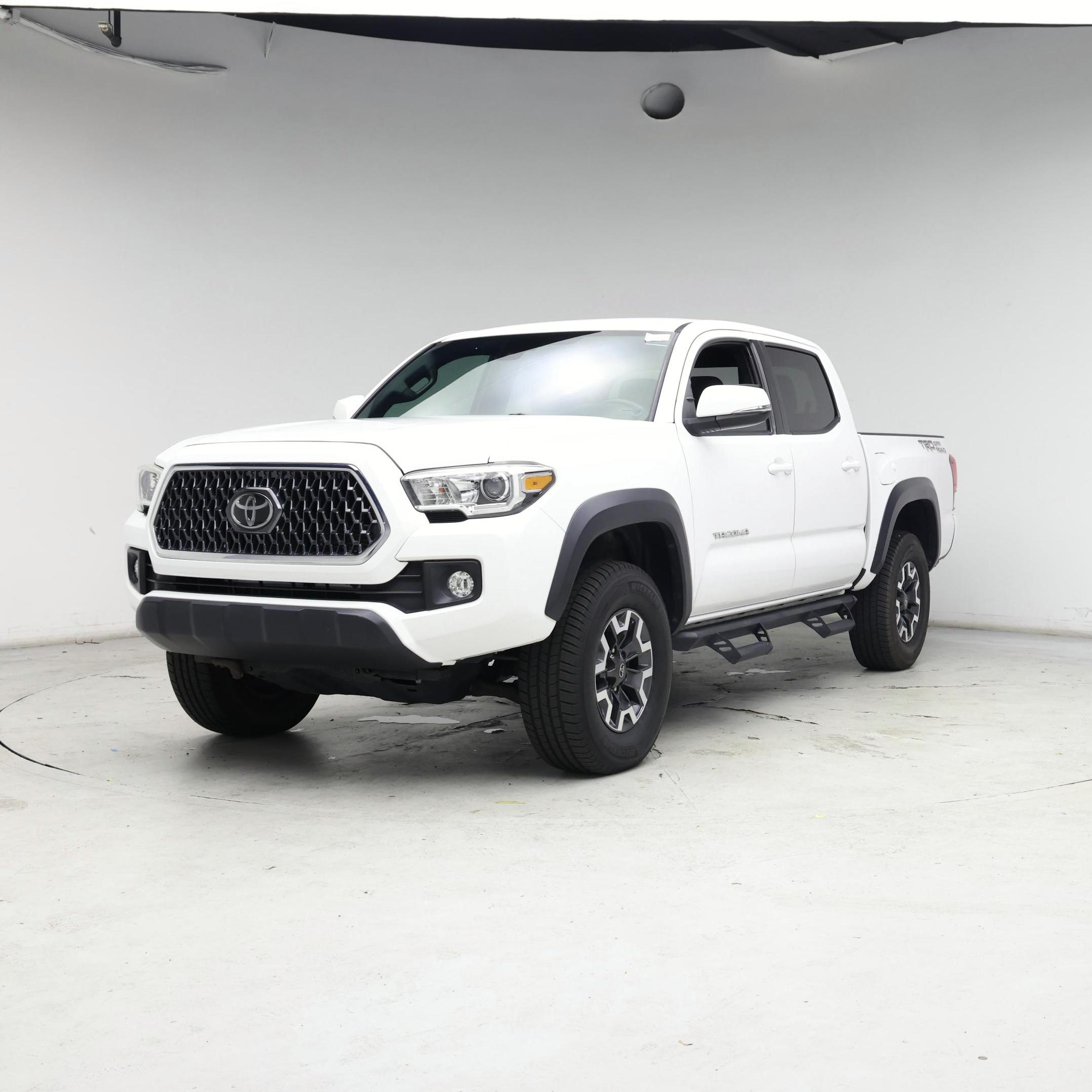 Thumbnail: 2019 Toyota Tacoma - 4