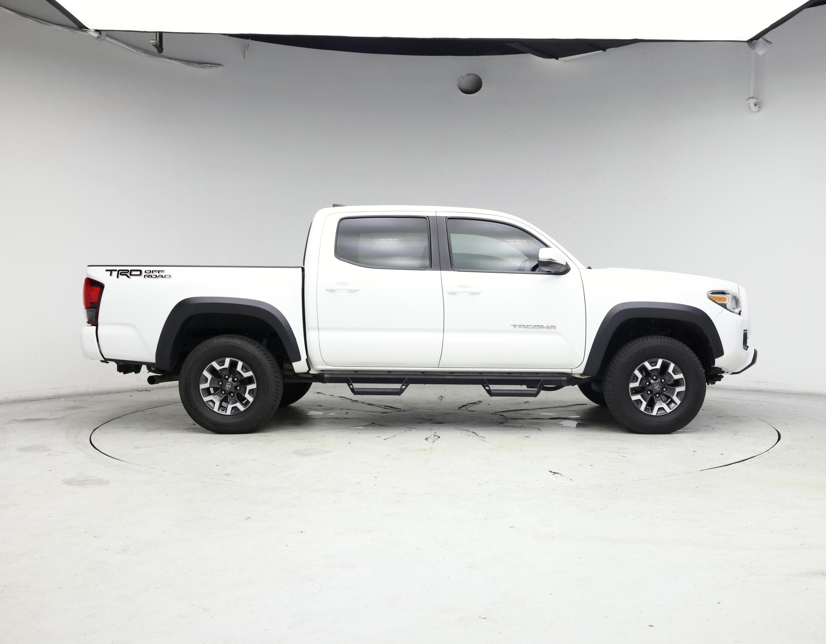 Thumbnail: 2019 Toyota Tacoma - 7