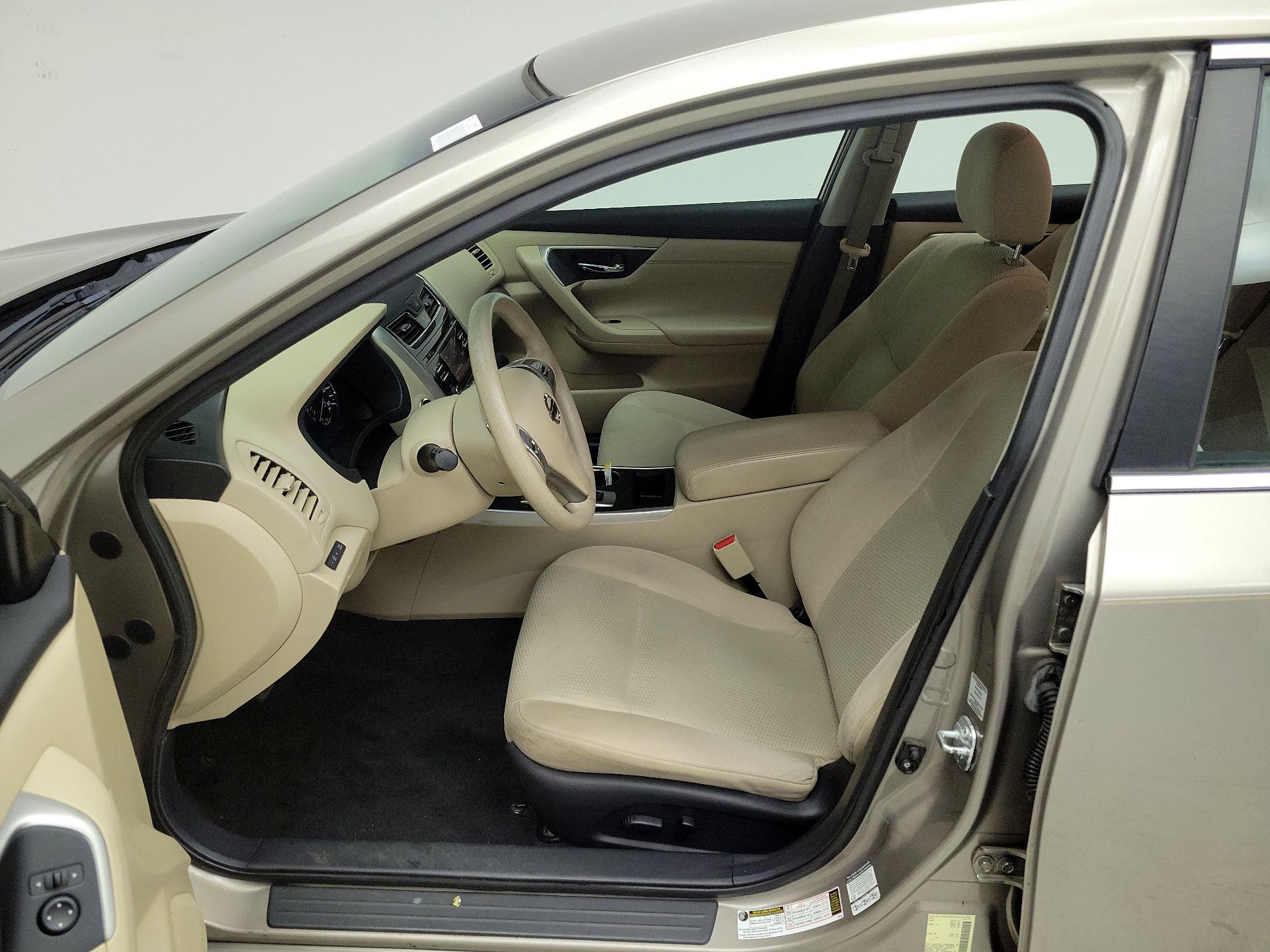 Thumbnail: 2015 Nissan Altima - 11