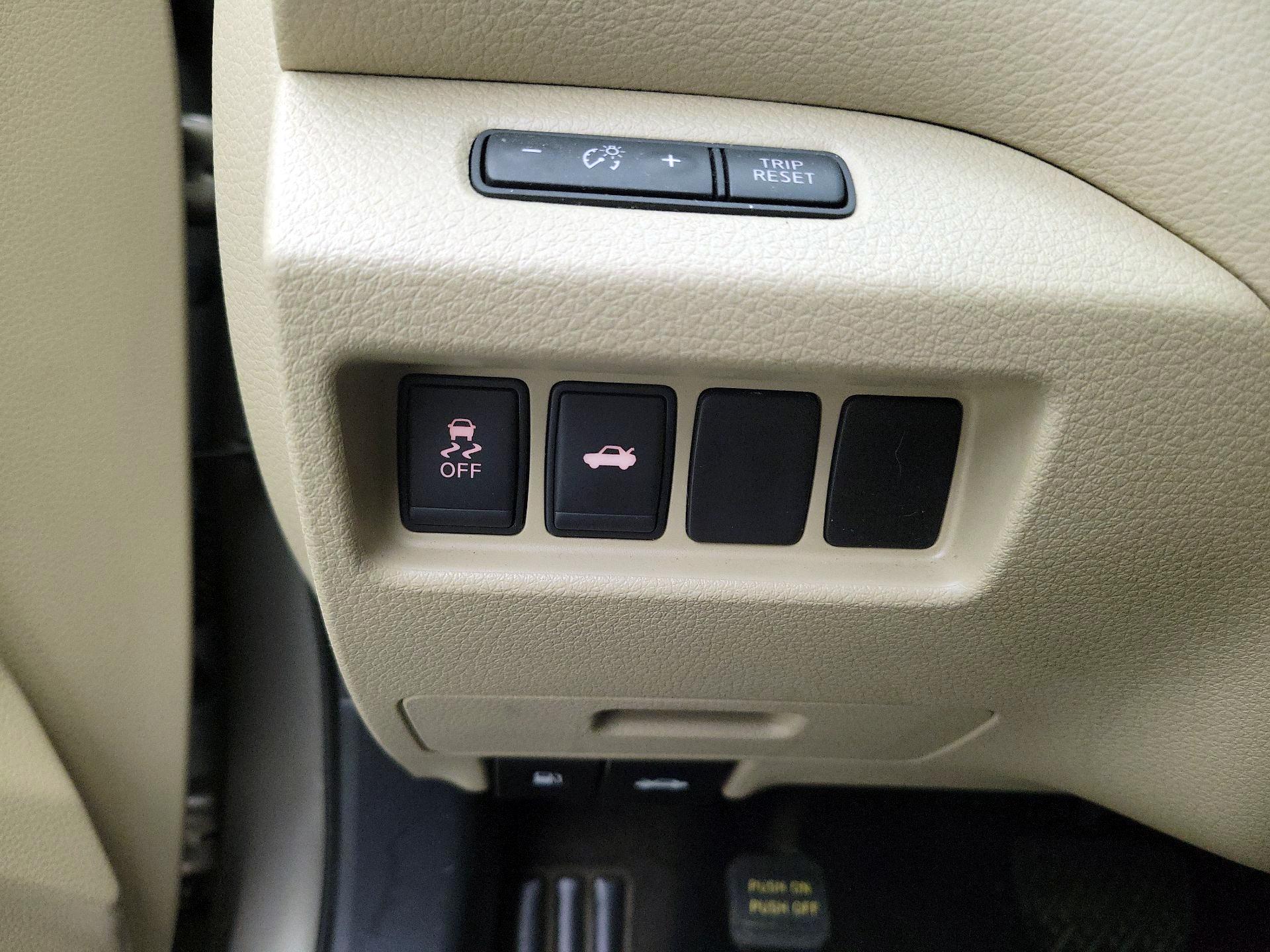 Thumbnail: 2015 Nissan Altima - 13