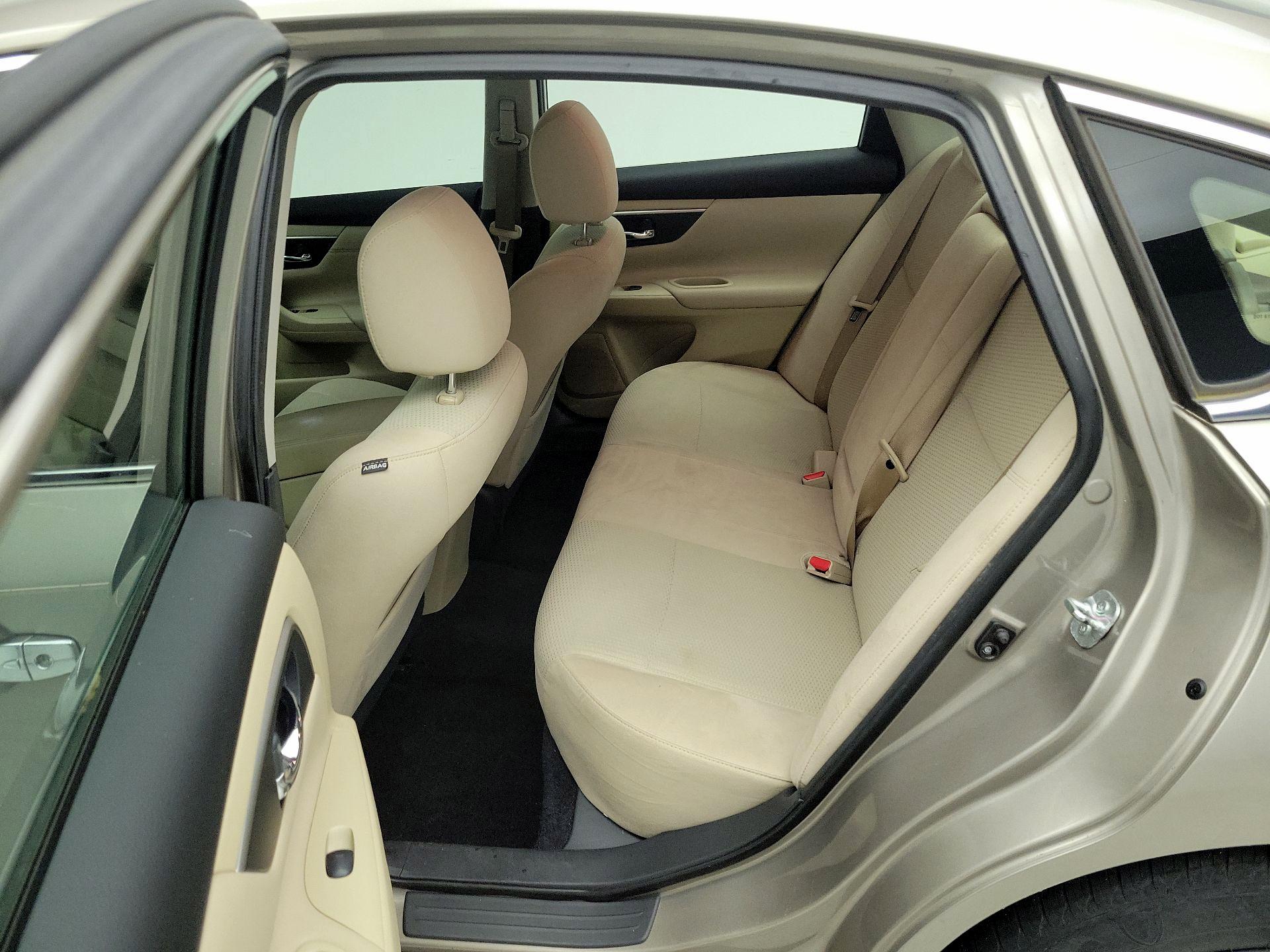 Thumbnail: 2015 Nissan Altima - 19