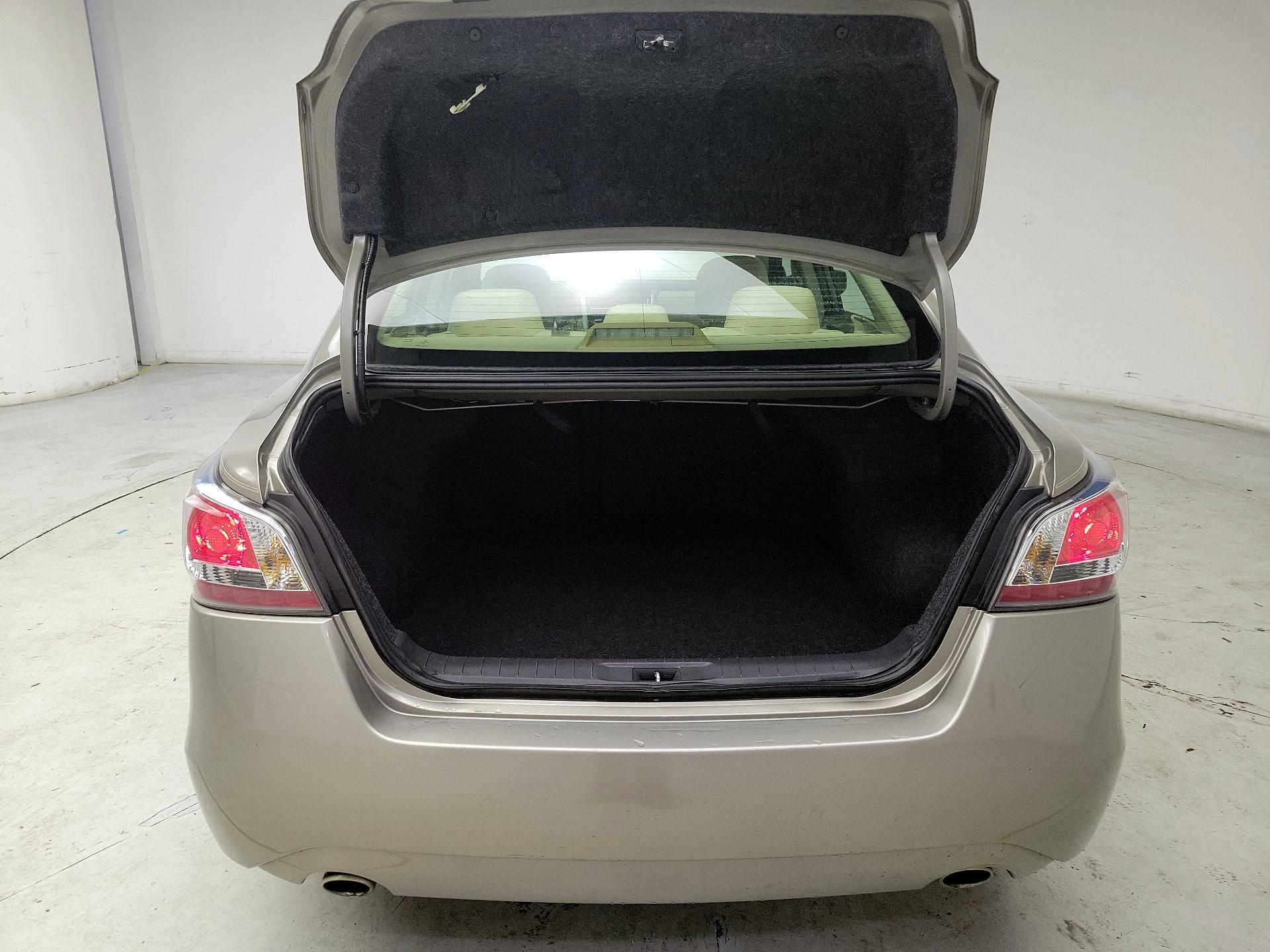 Thumbnail: 2015 Nissan Altima - 20