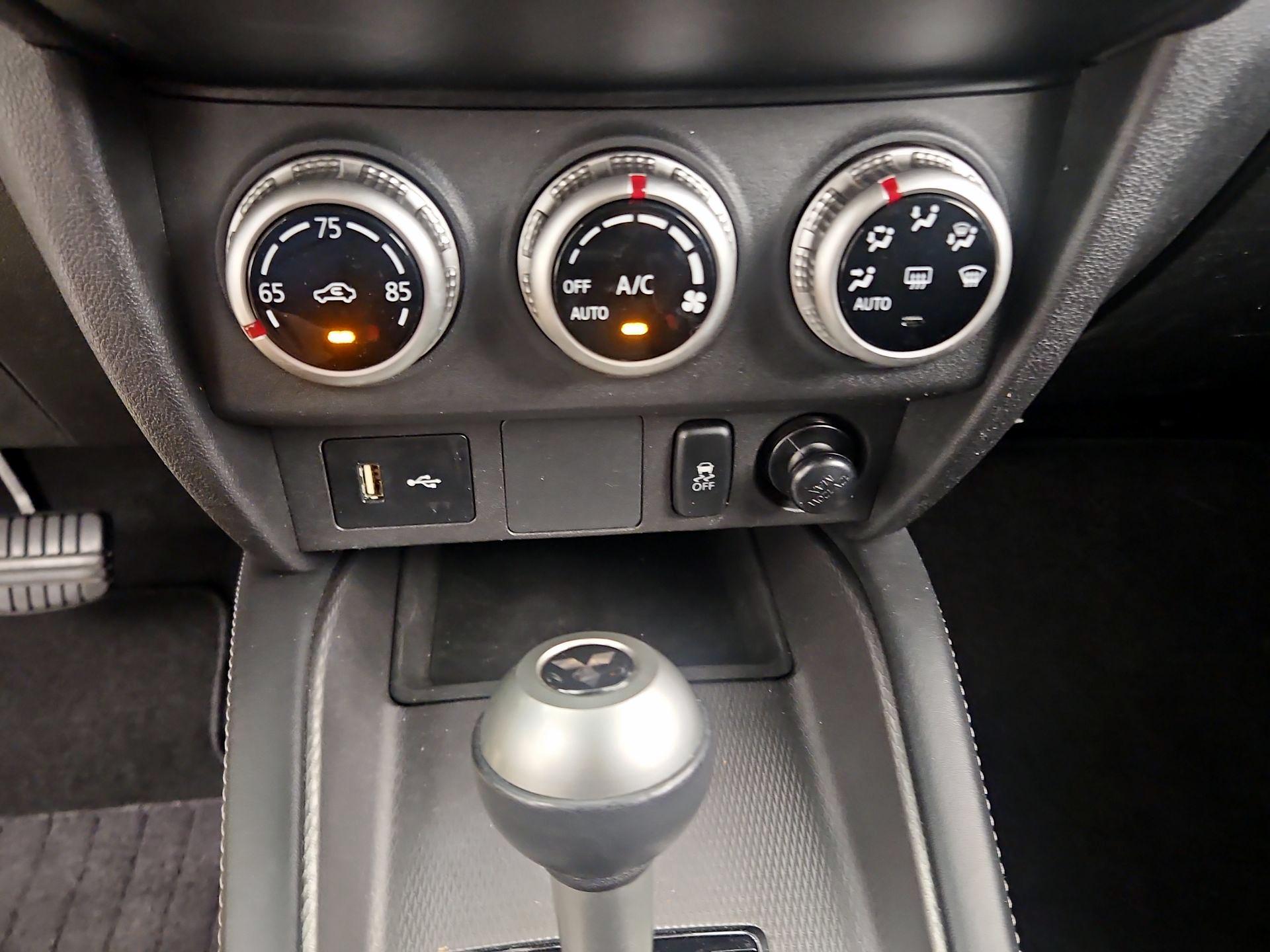 Thumbnail: 2022 Mitsubishi Outlander Sport - 16