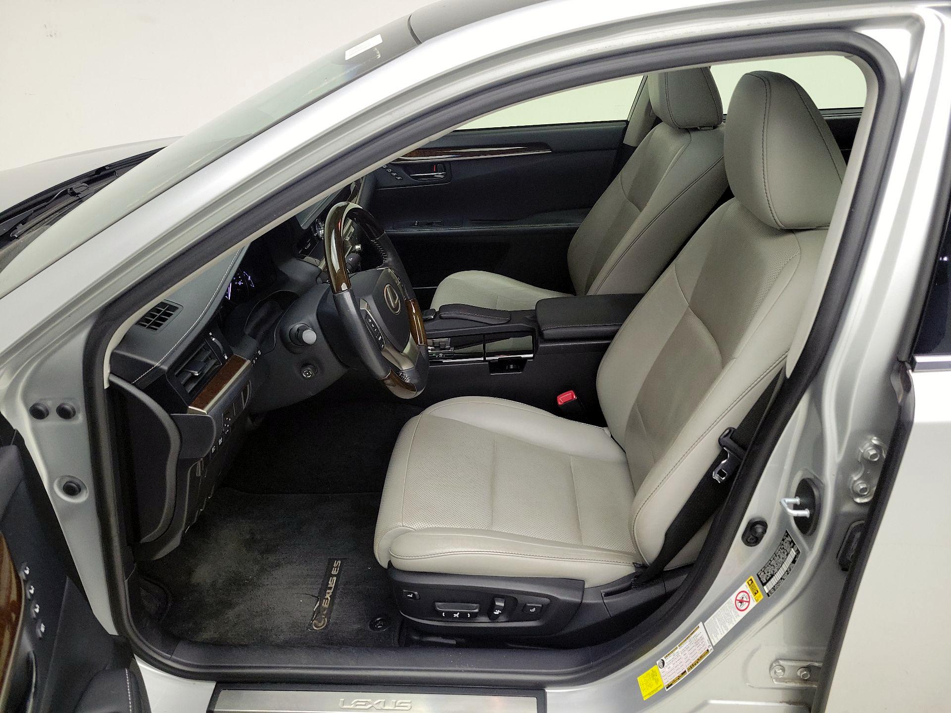 Thumbnail: 2015 Lexus ES - 11